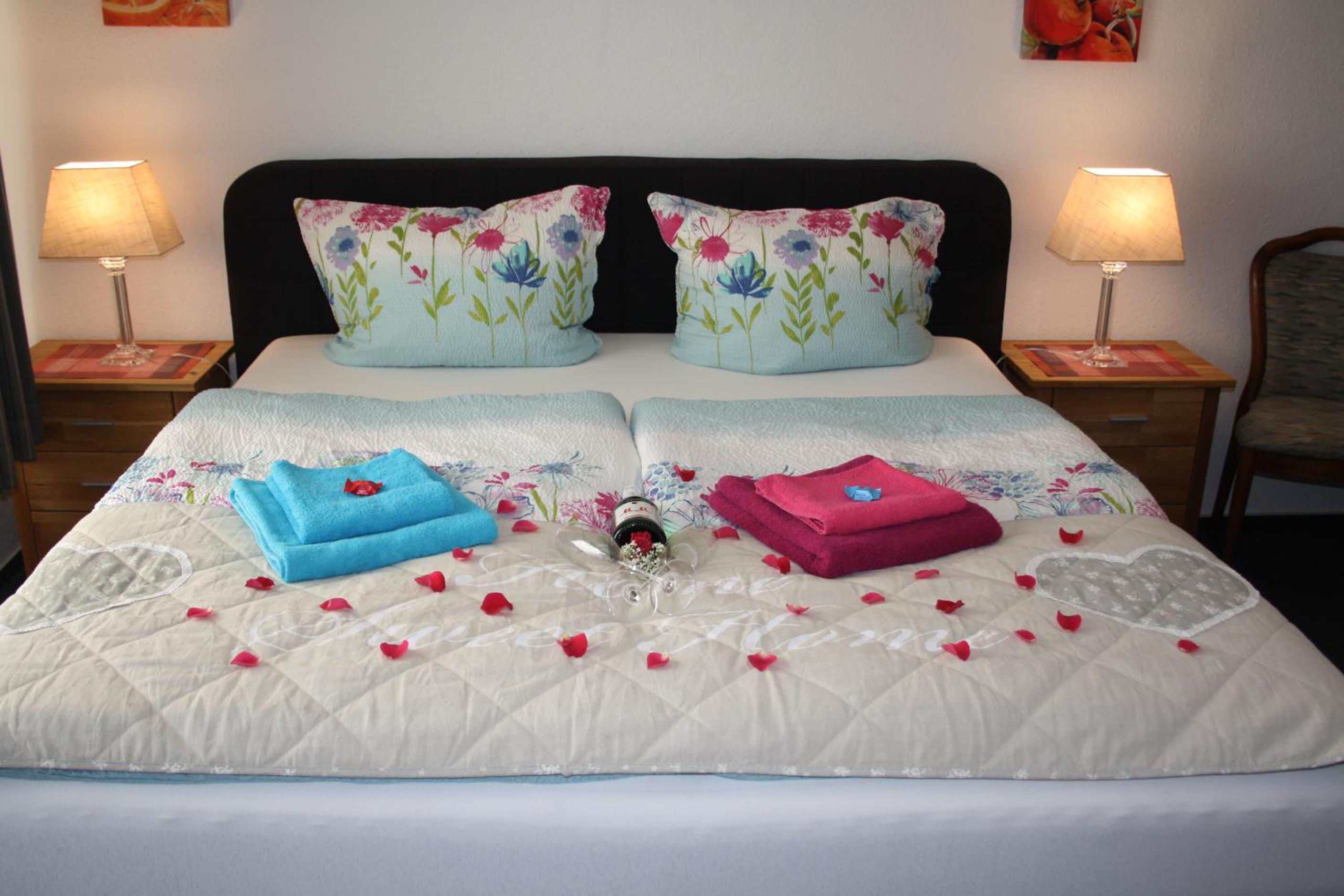 Double Room with Private Bathroom - Photo 4