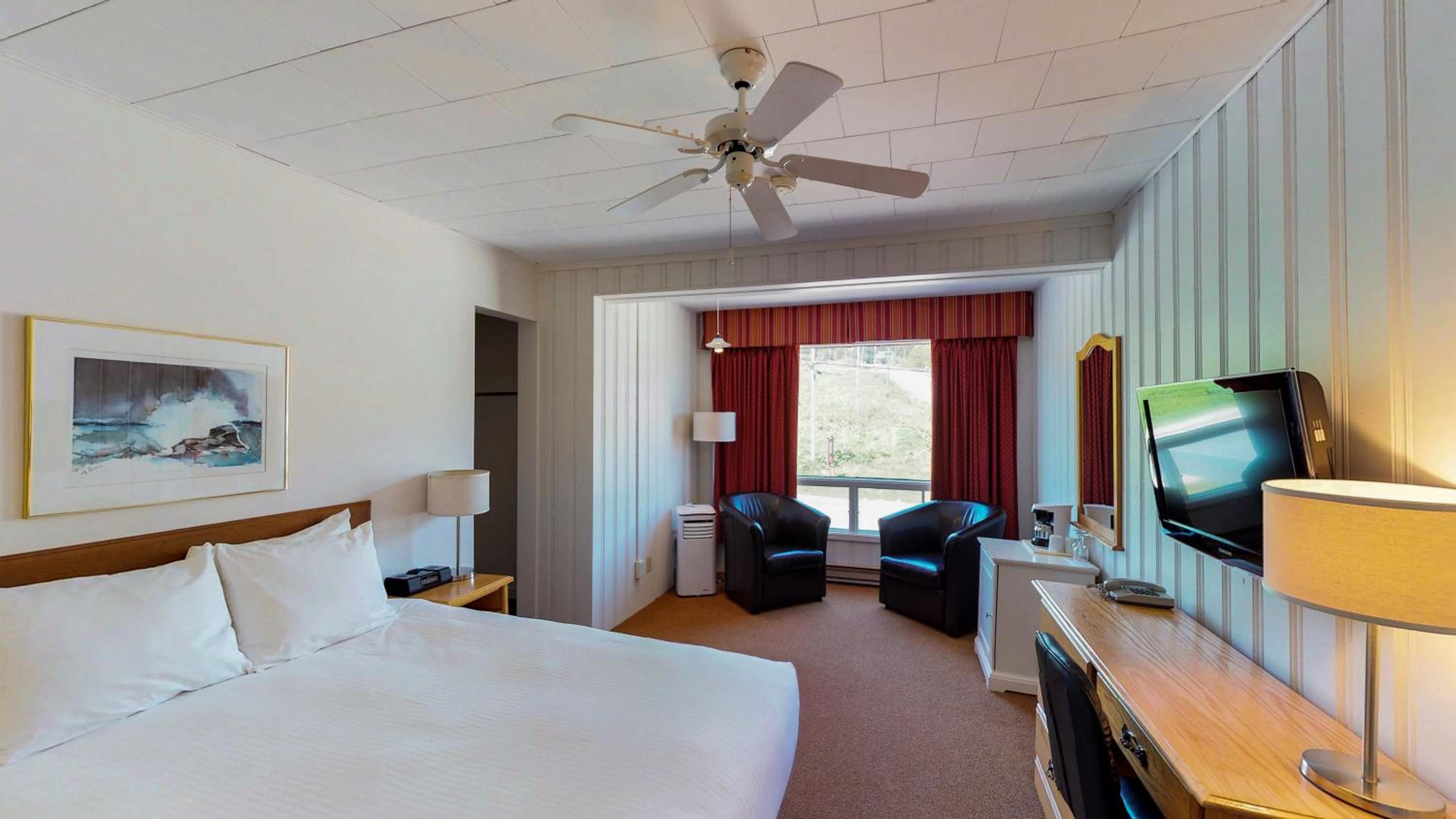 Standard Queen Room - Mountainside
