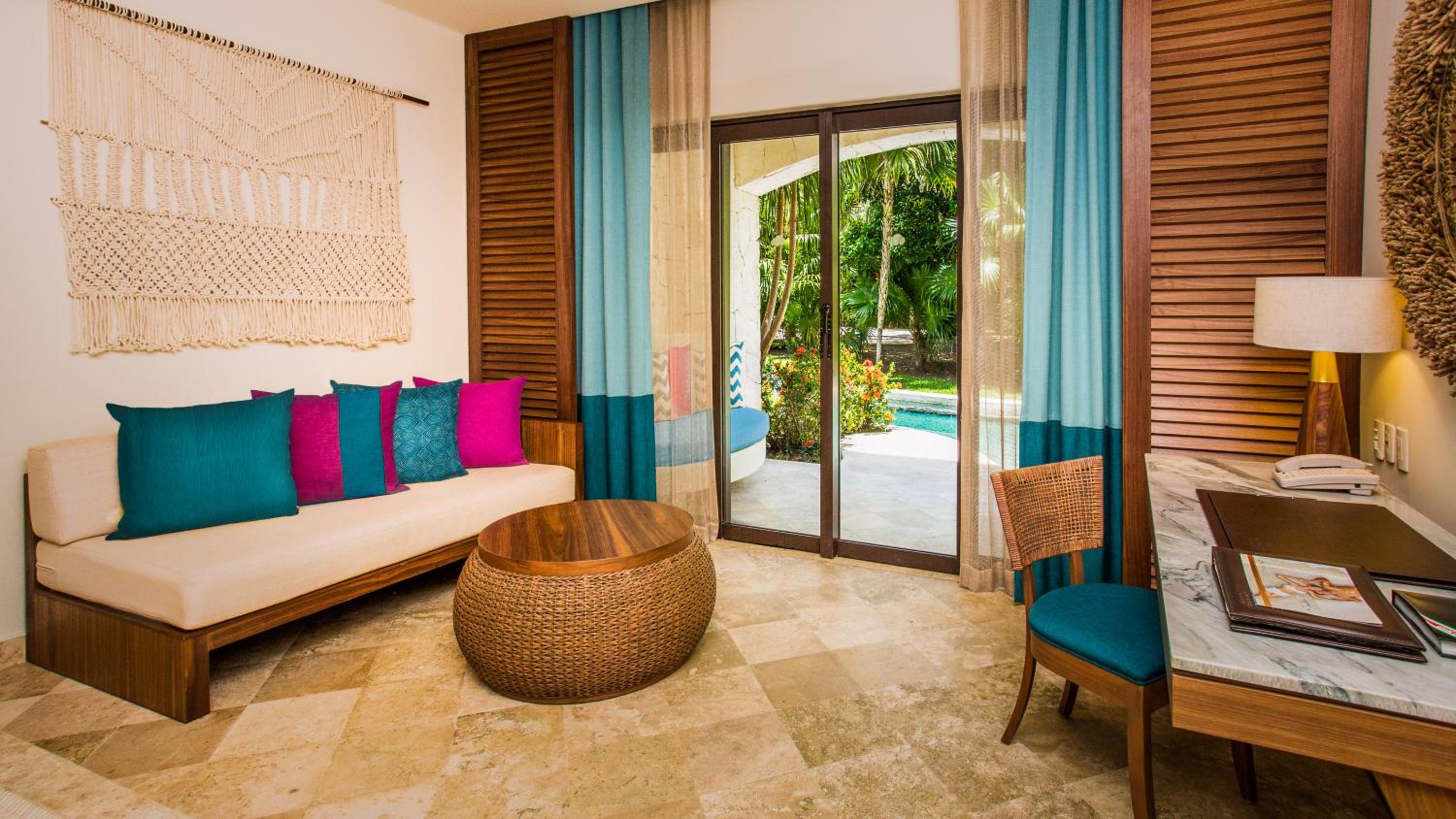 Preferred Club Junior Suite Swimout King