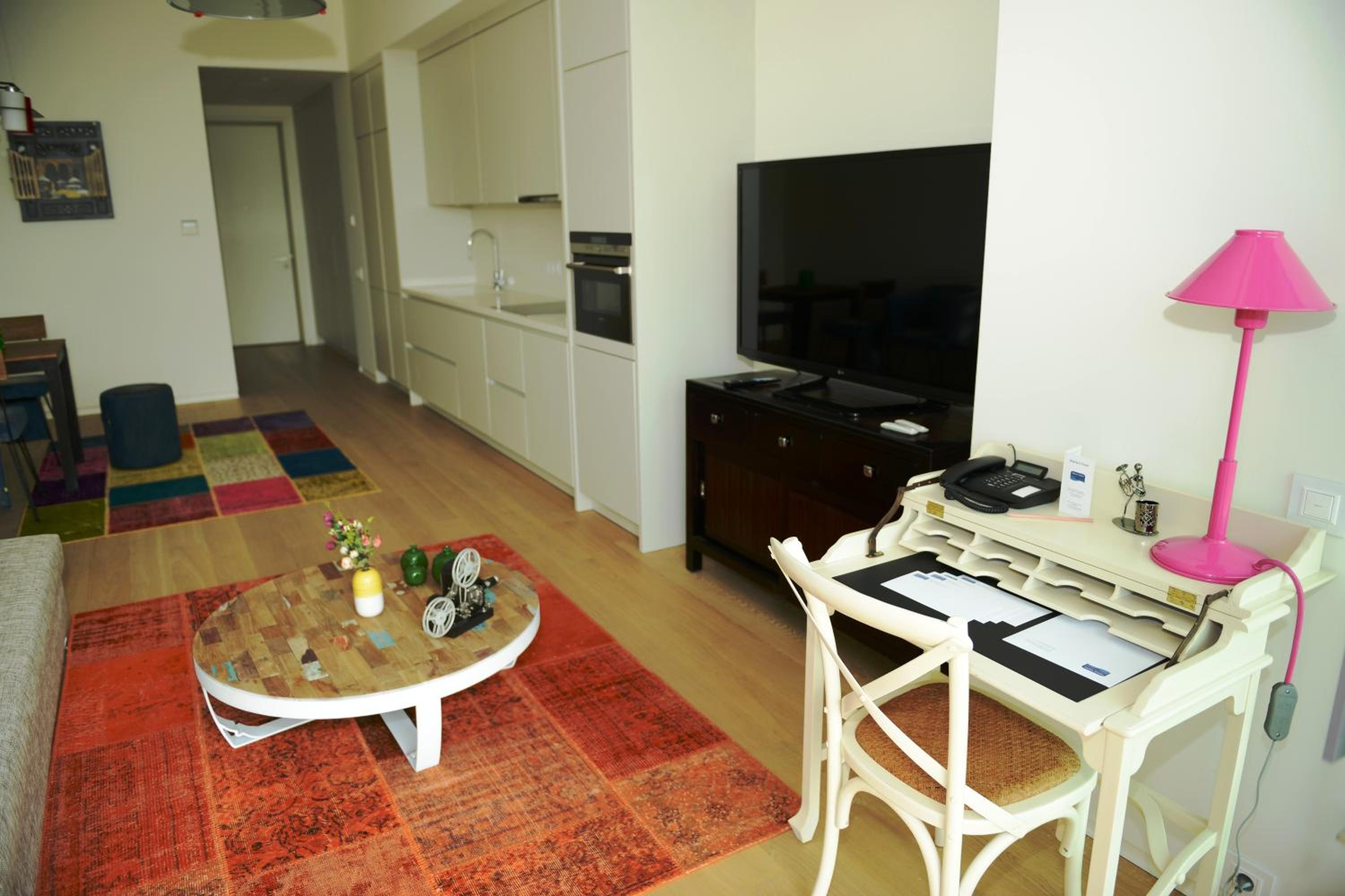 Family Apartment One Bedroom with Partial Marina View  photo 3