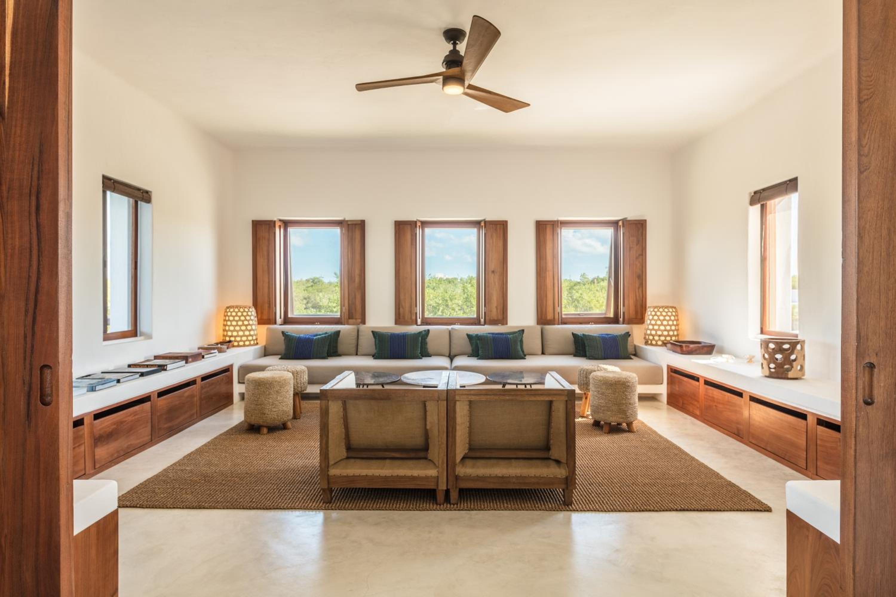 Villa - Photo 1