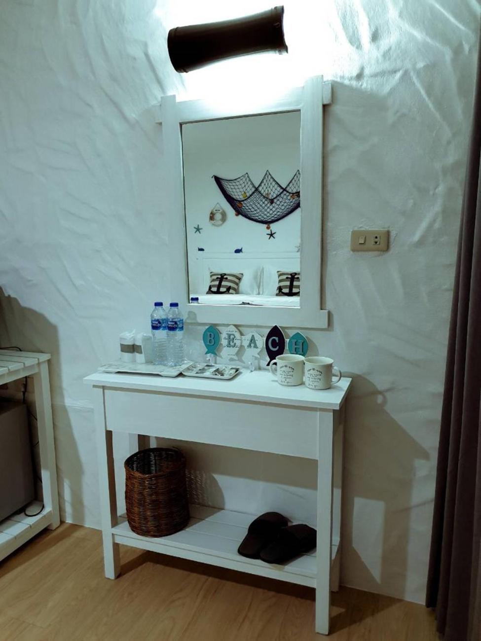 Standard Twin Room - Photo 8
