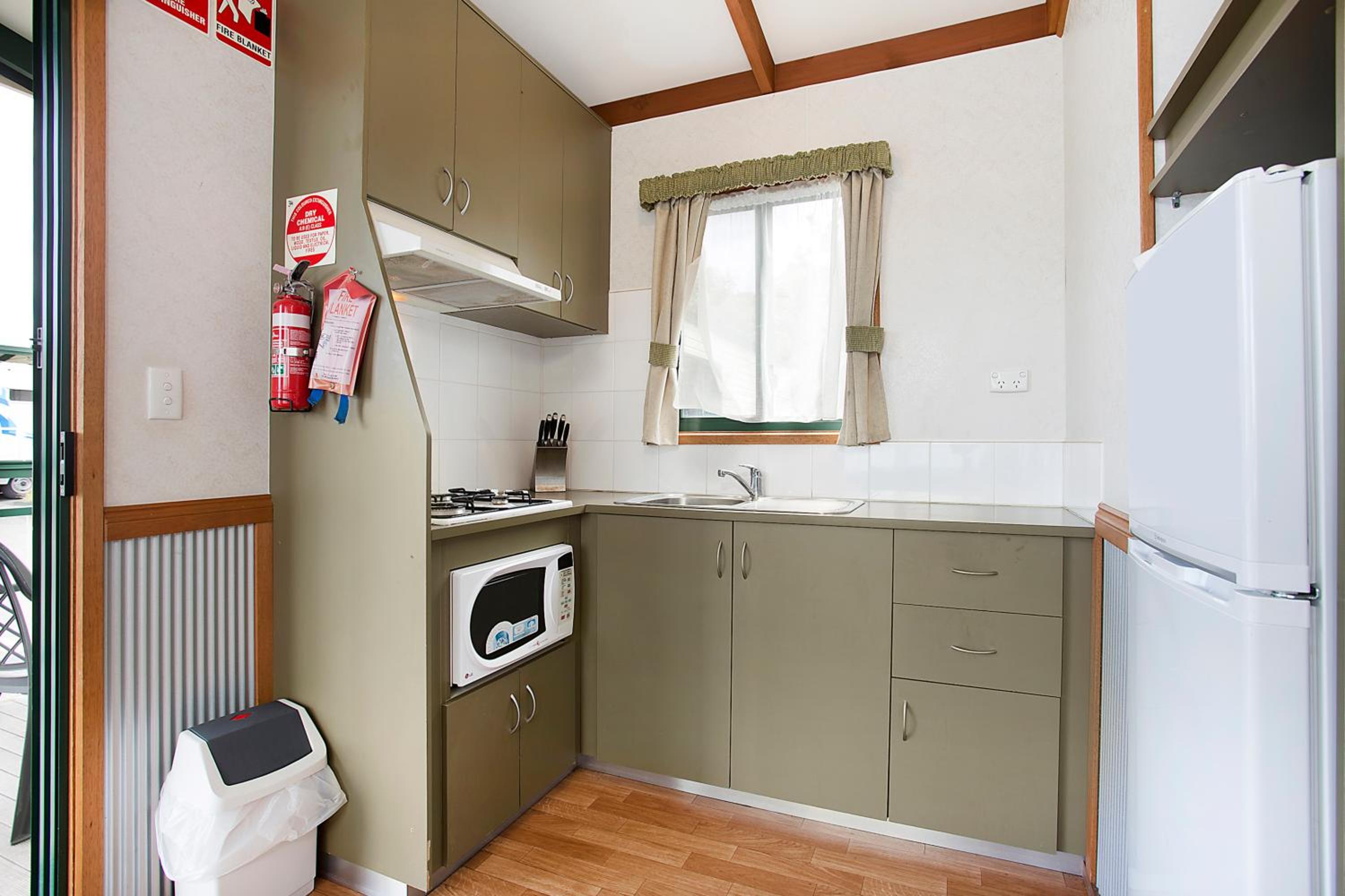 Standard Cabin with Queen and Bunk Beds photo 3