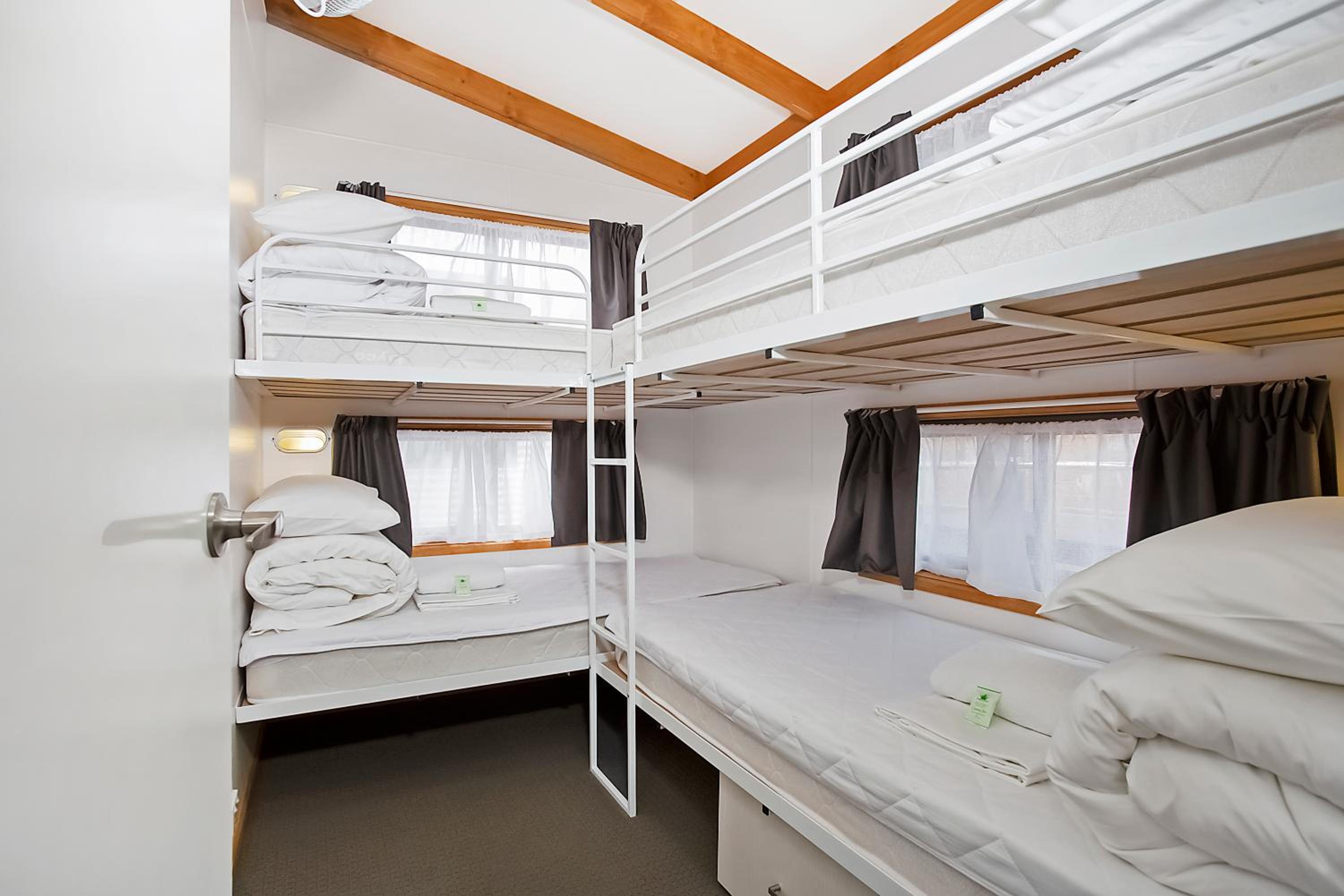 Deluxe 2 Bedroom Cabin Queen and Bunks