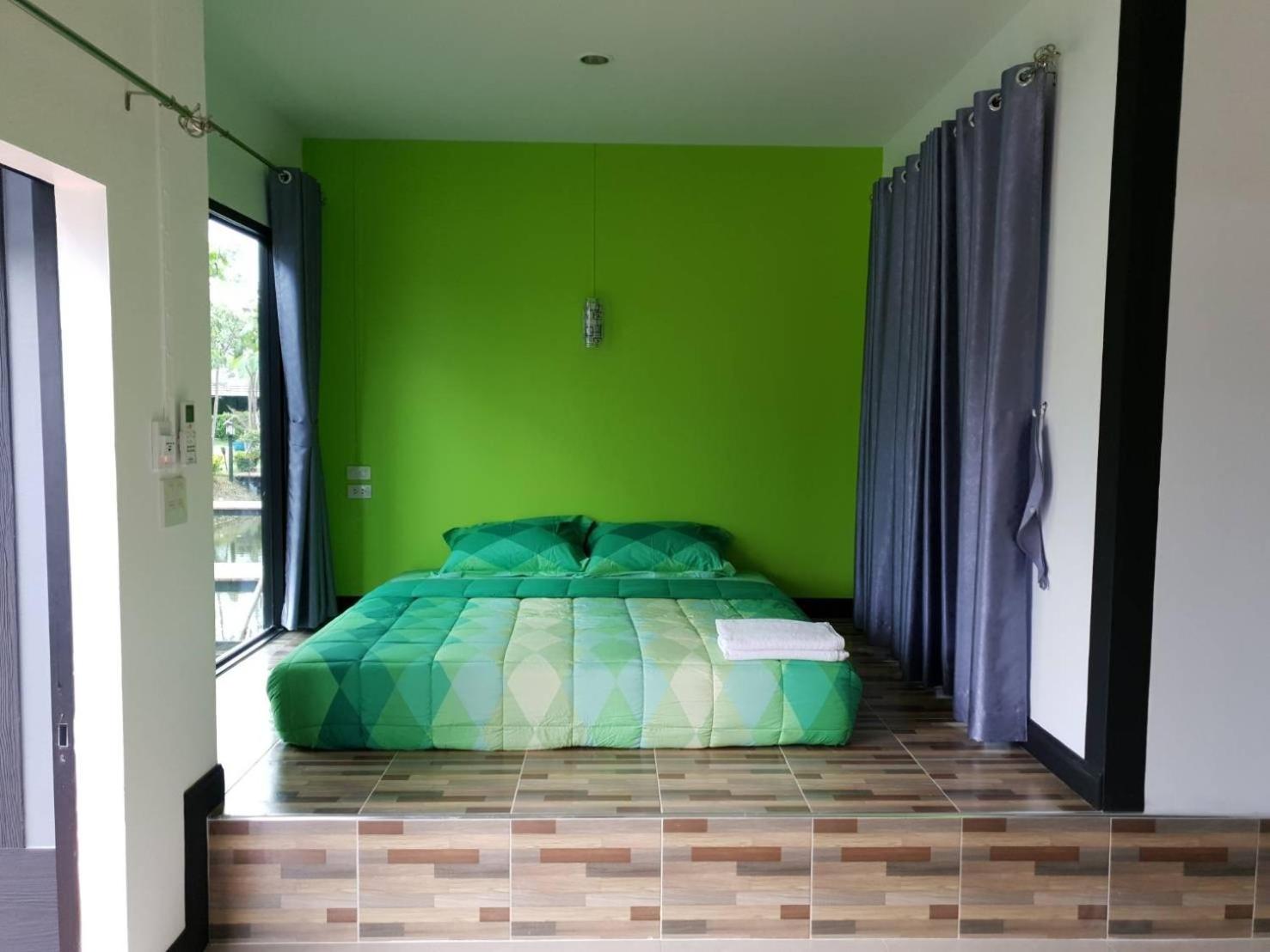 Double Room with Pool View - Photo 11