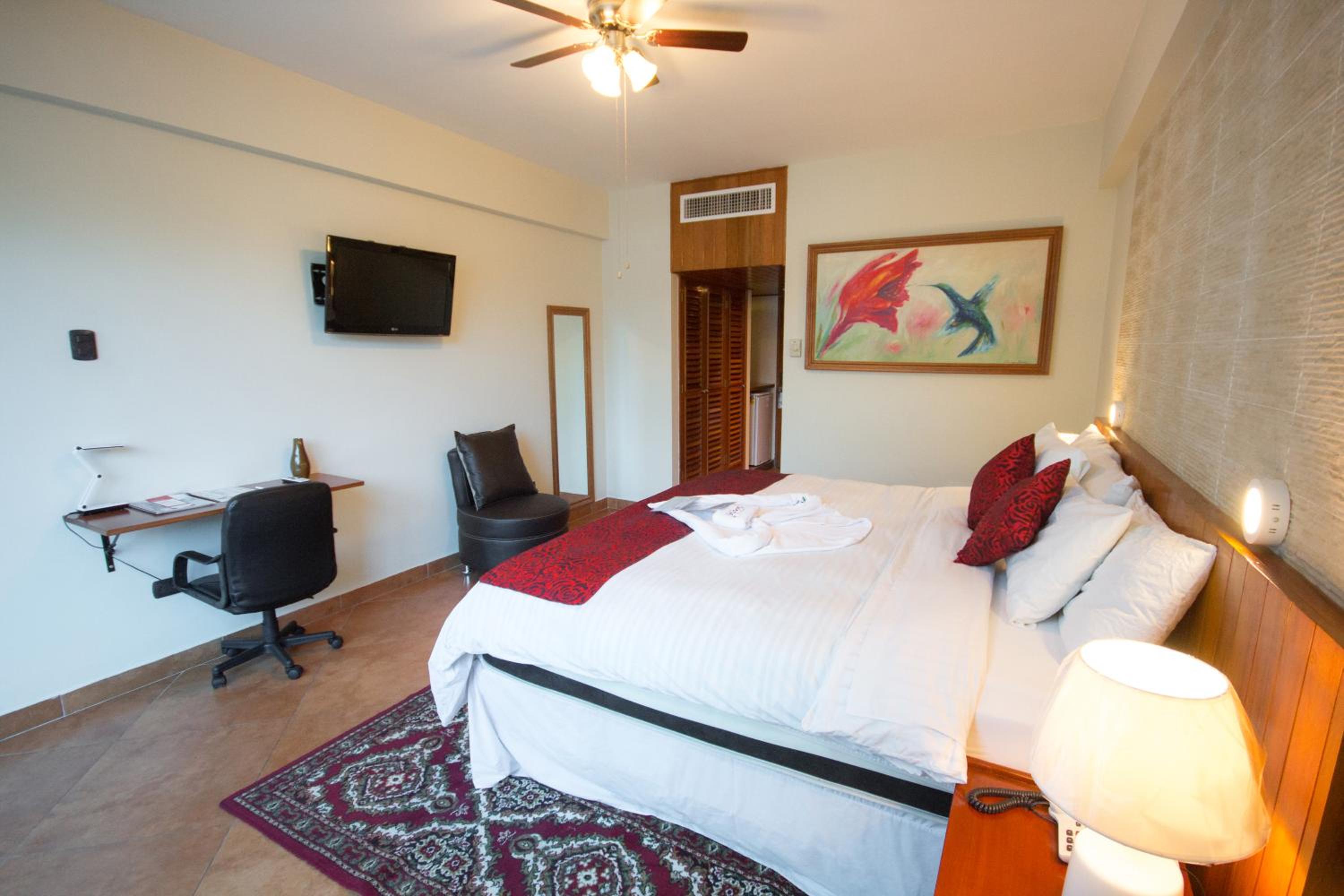 Deluxe Suite photo 3