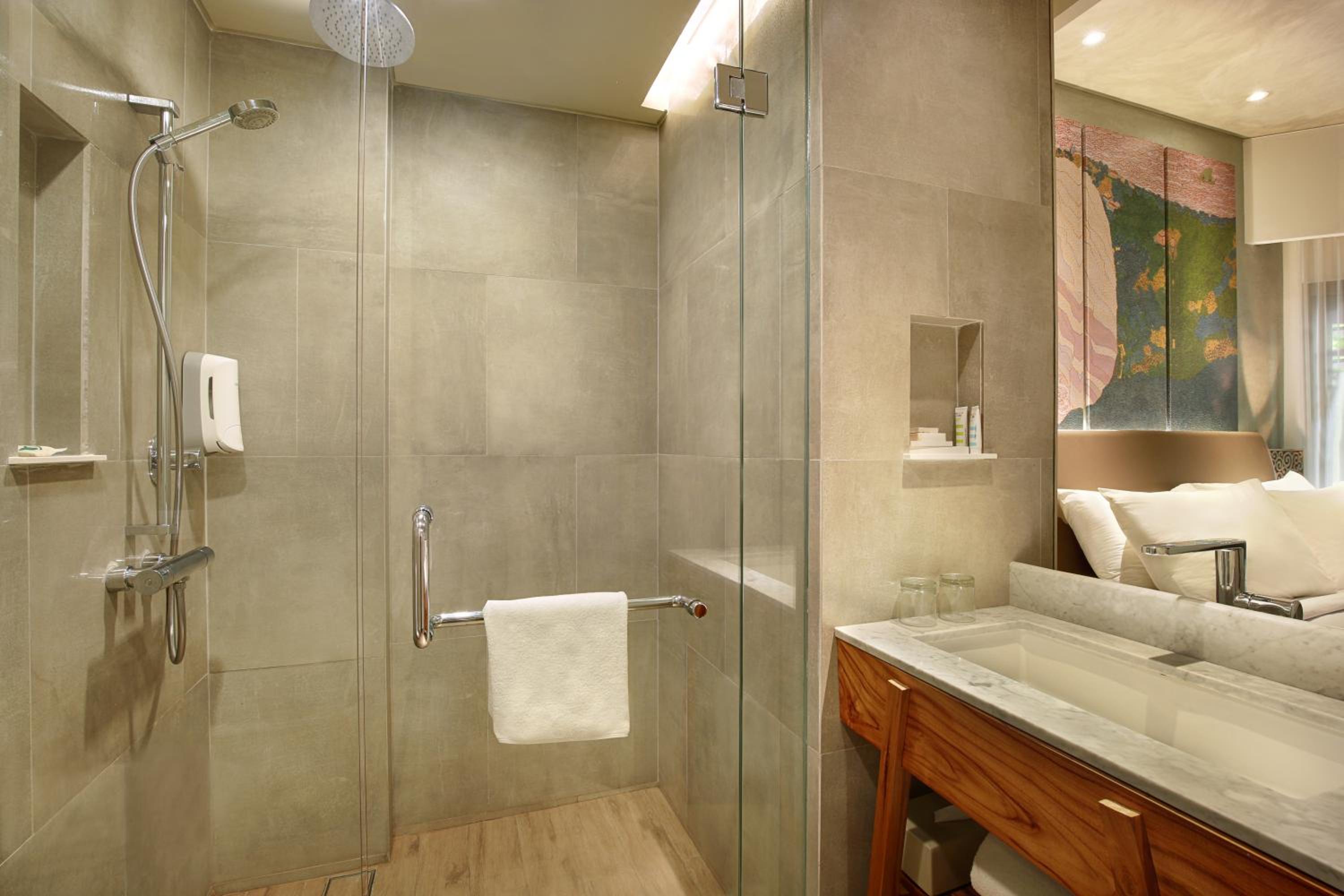 Superior Double Room with Free Benefit - Photo 7