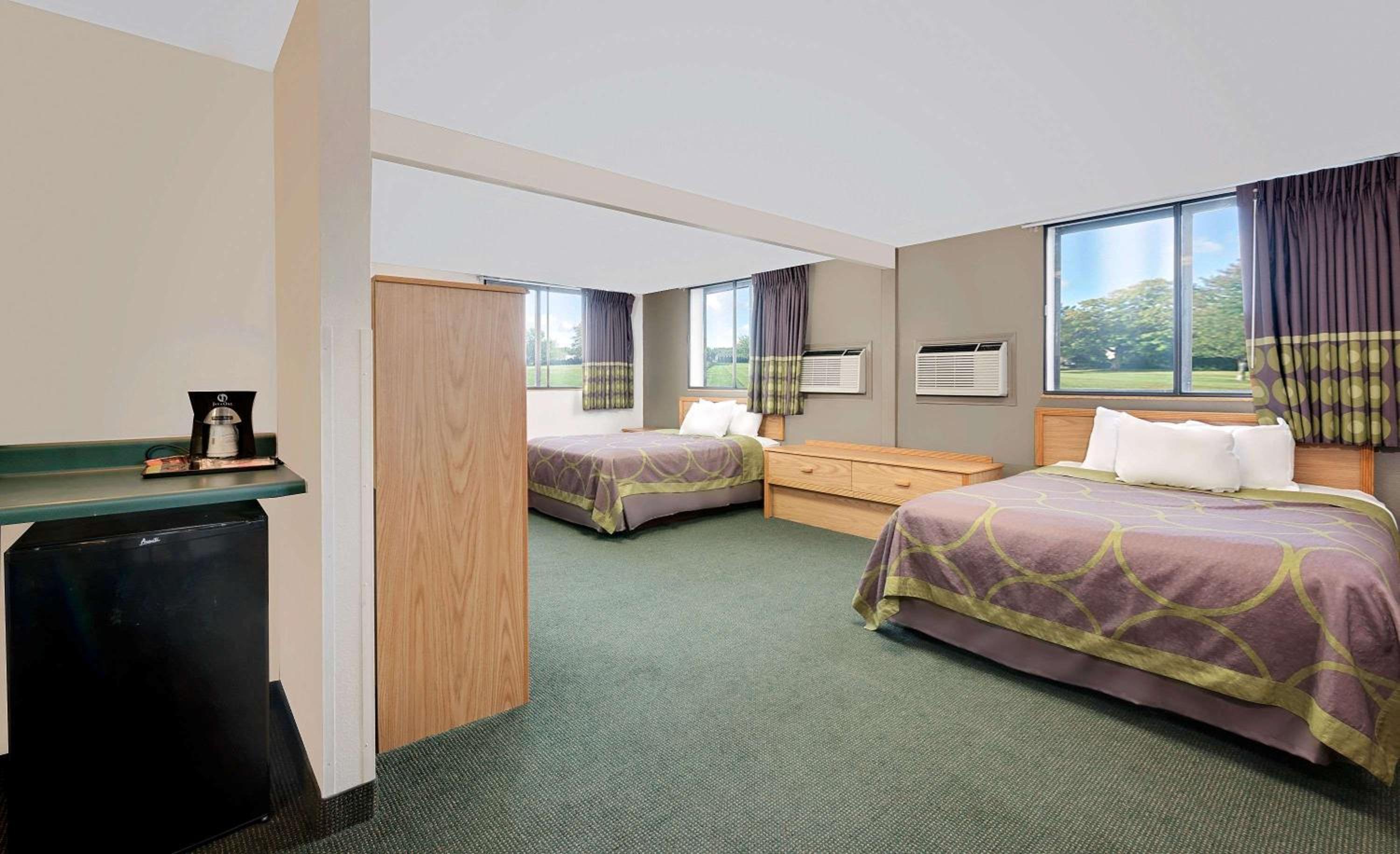 2 Queen Beds, Pool View, Non-Smoking