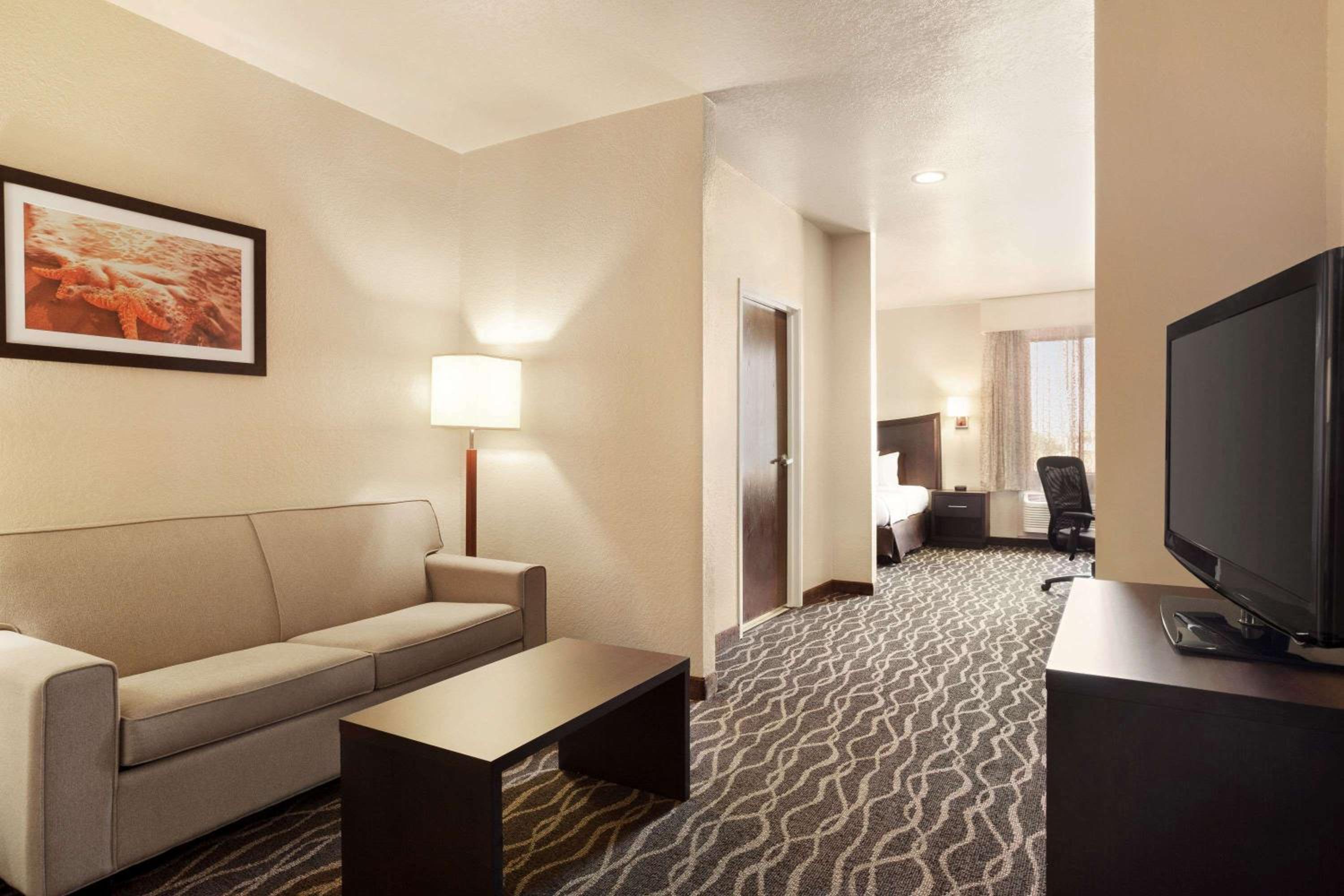 King Studio Suite, Non-Smoking - Photo 2