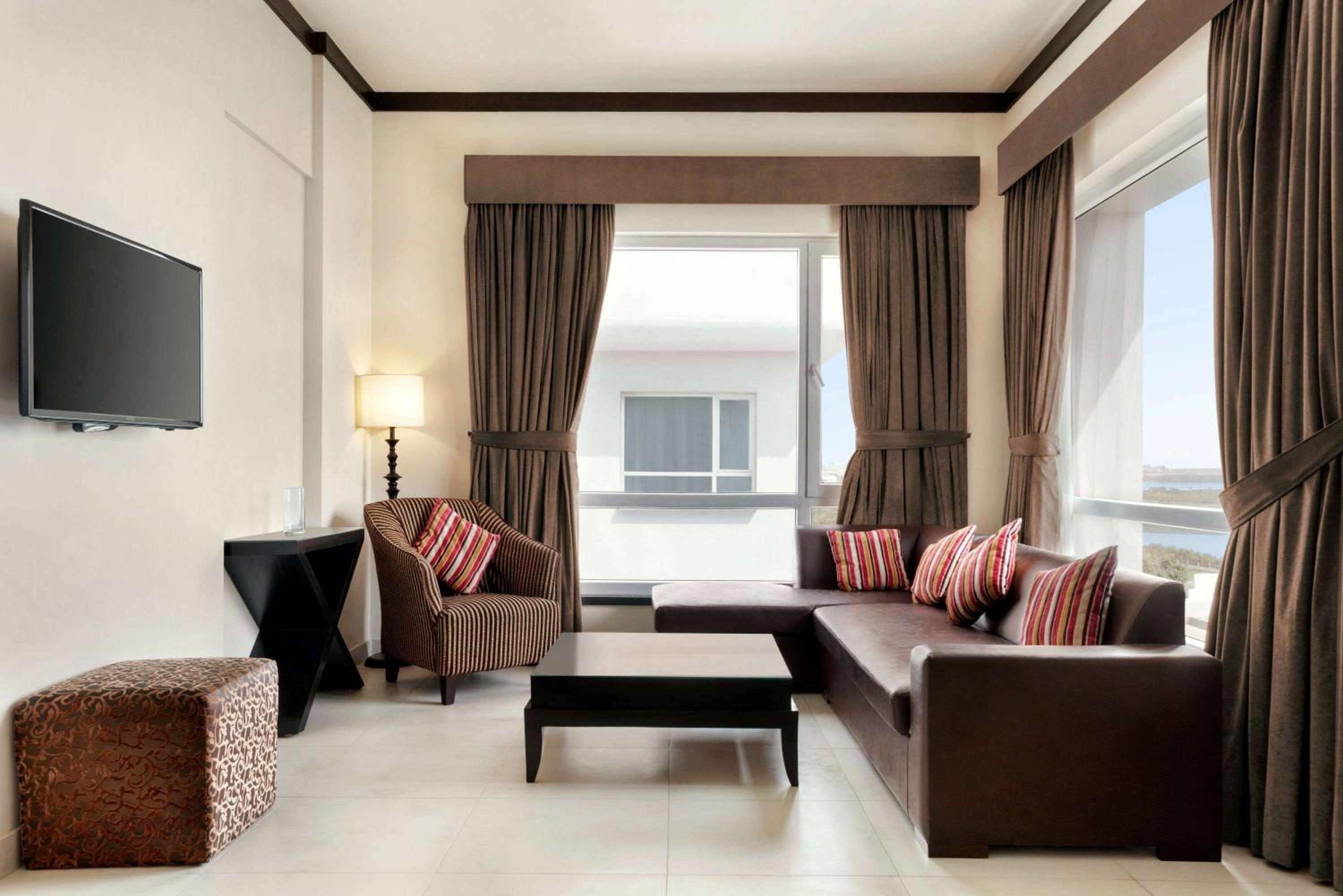 Deluxe Suite photo 3