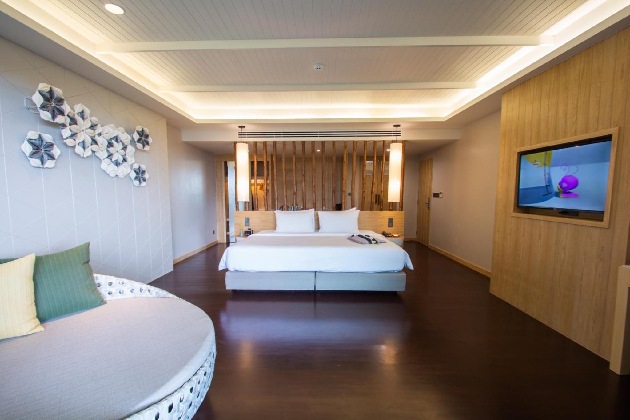 Honeymoon Suite - Photo 12