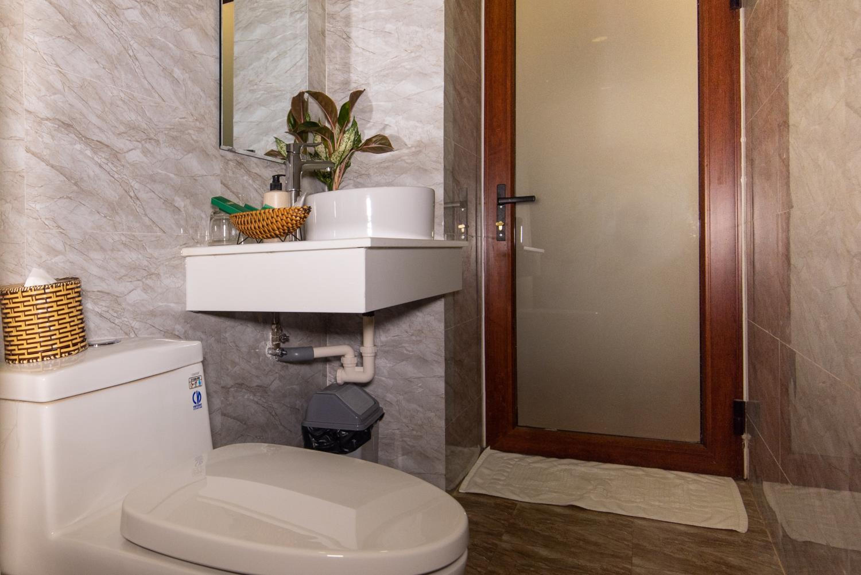 Deluxe King Room - Photo 7