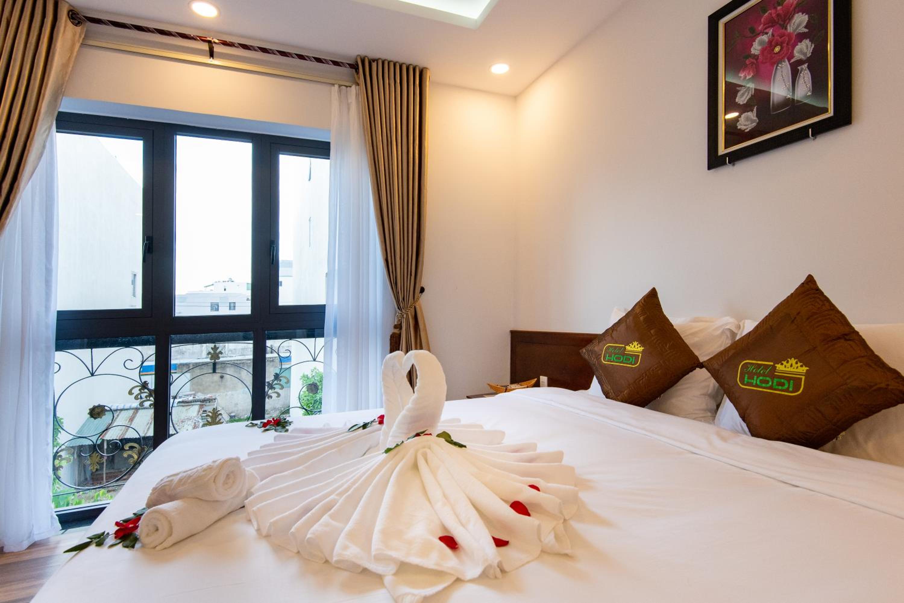 Deluxe King Room - Photo 9
