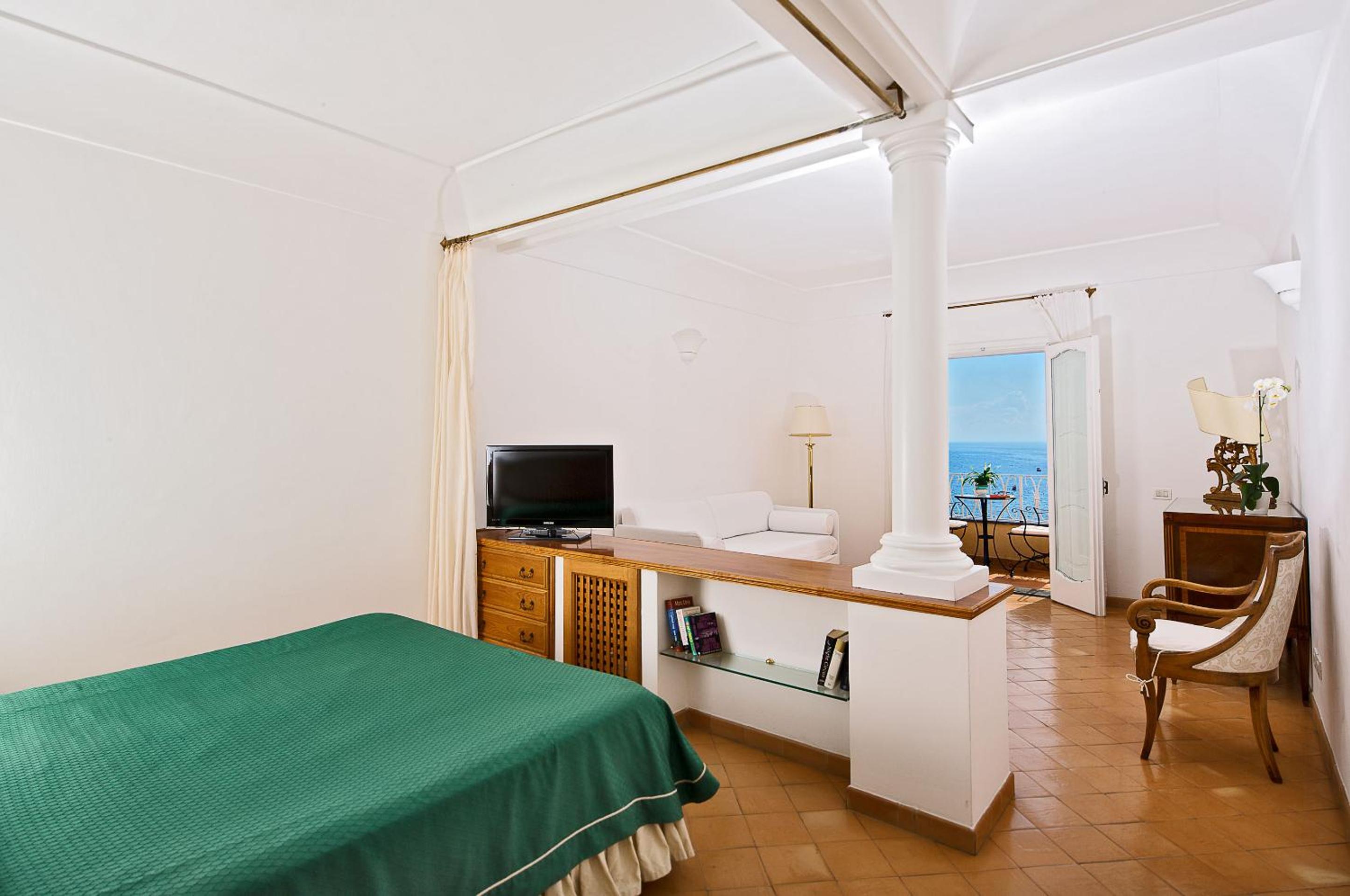 Junior Suite with Balcony - Photo 1