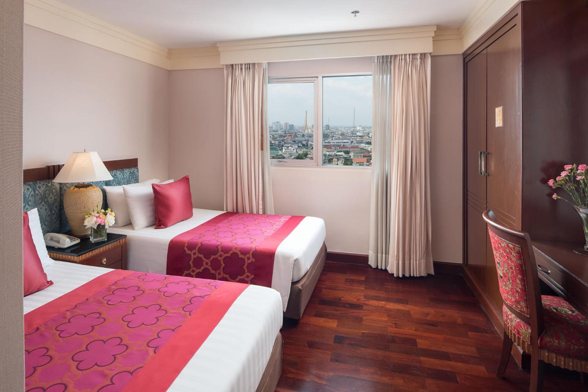 Three-Bedroom Suite (Family Room)