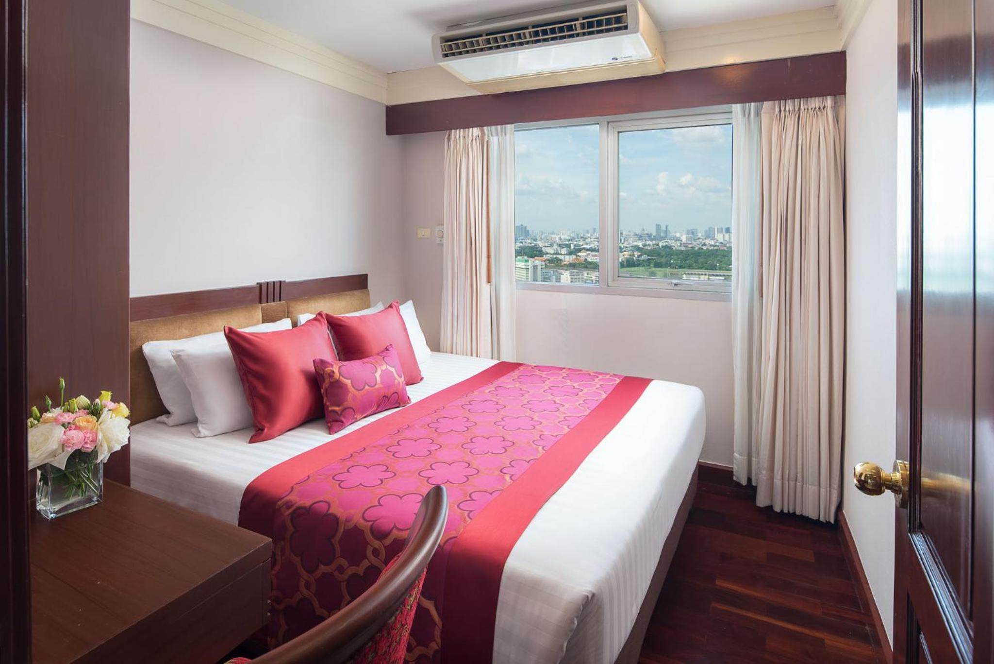 Three-Bedroom Suite (Family Room)