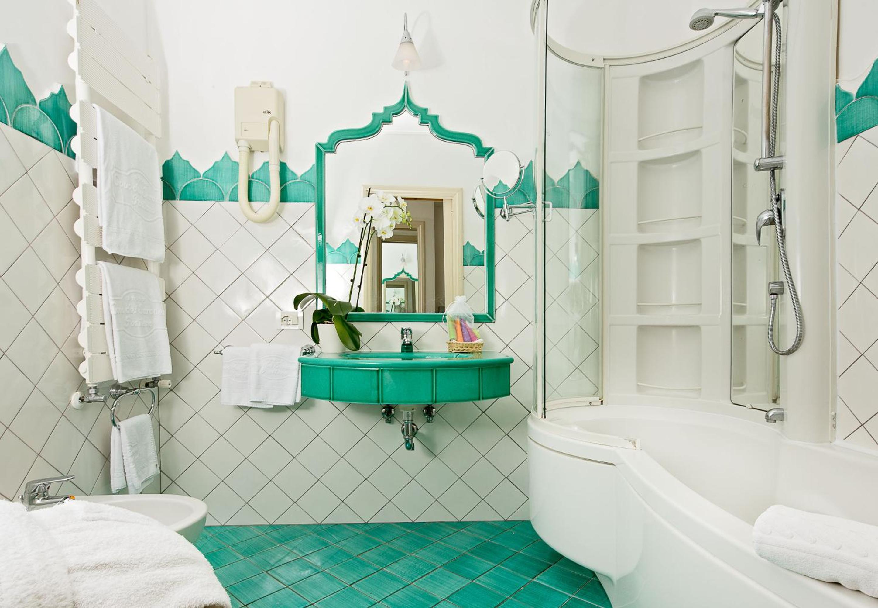 Junior Suite with Balcony - Photo 4