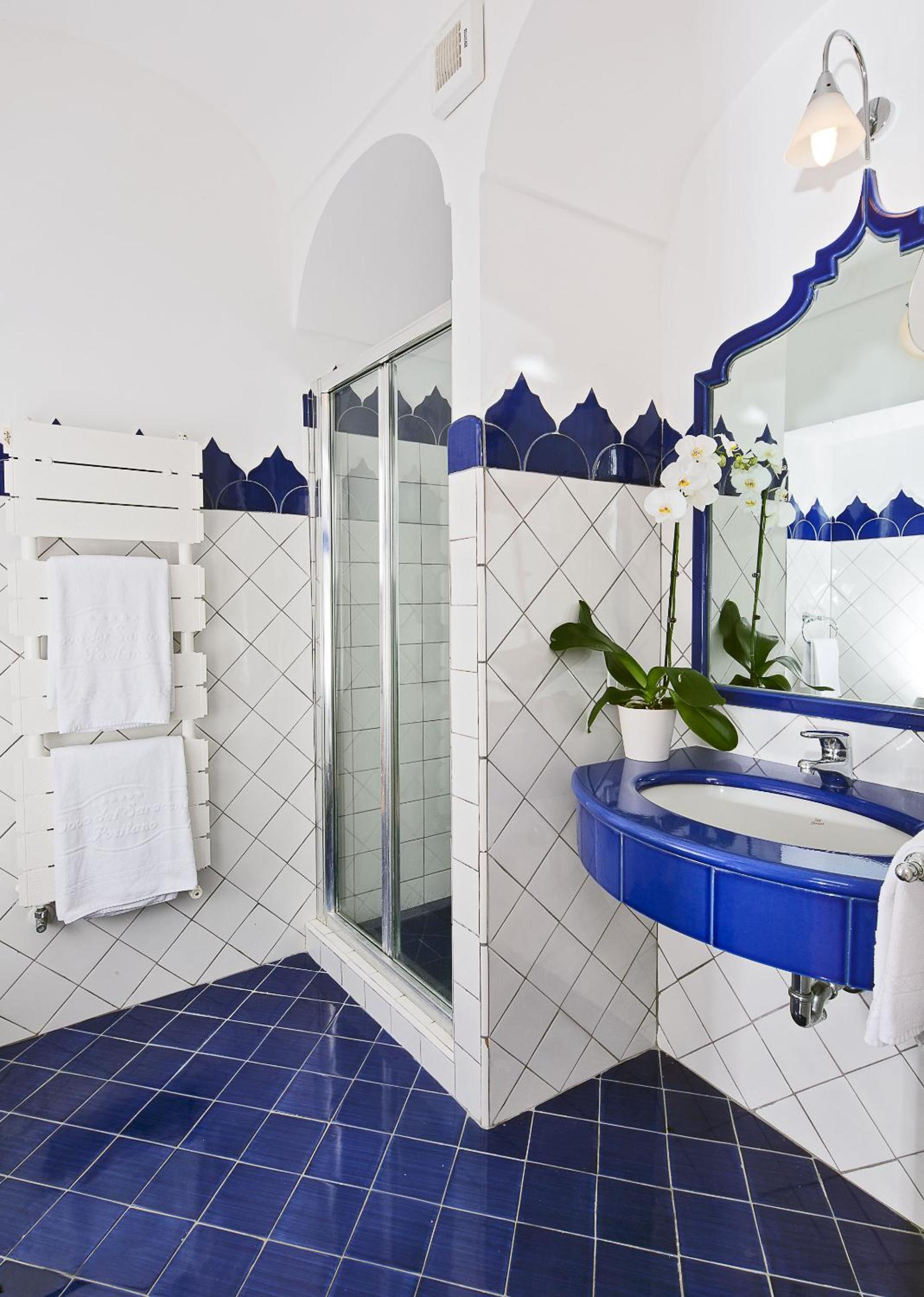 Classic Double Room with Balcony - Photo 4