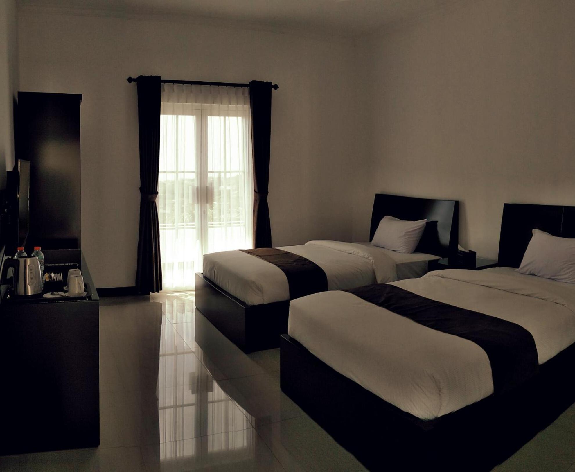 Double or Twin Room with Mountain View - Photo 1