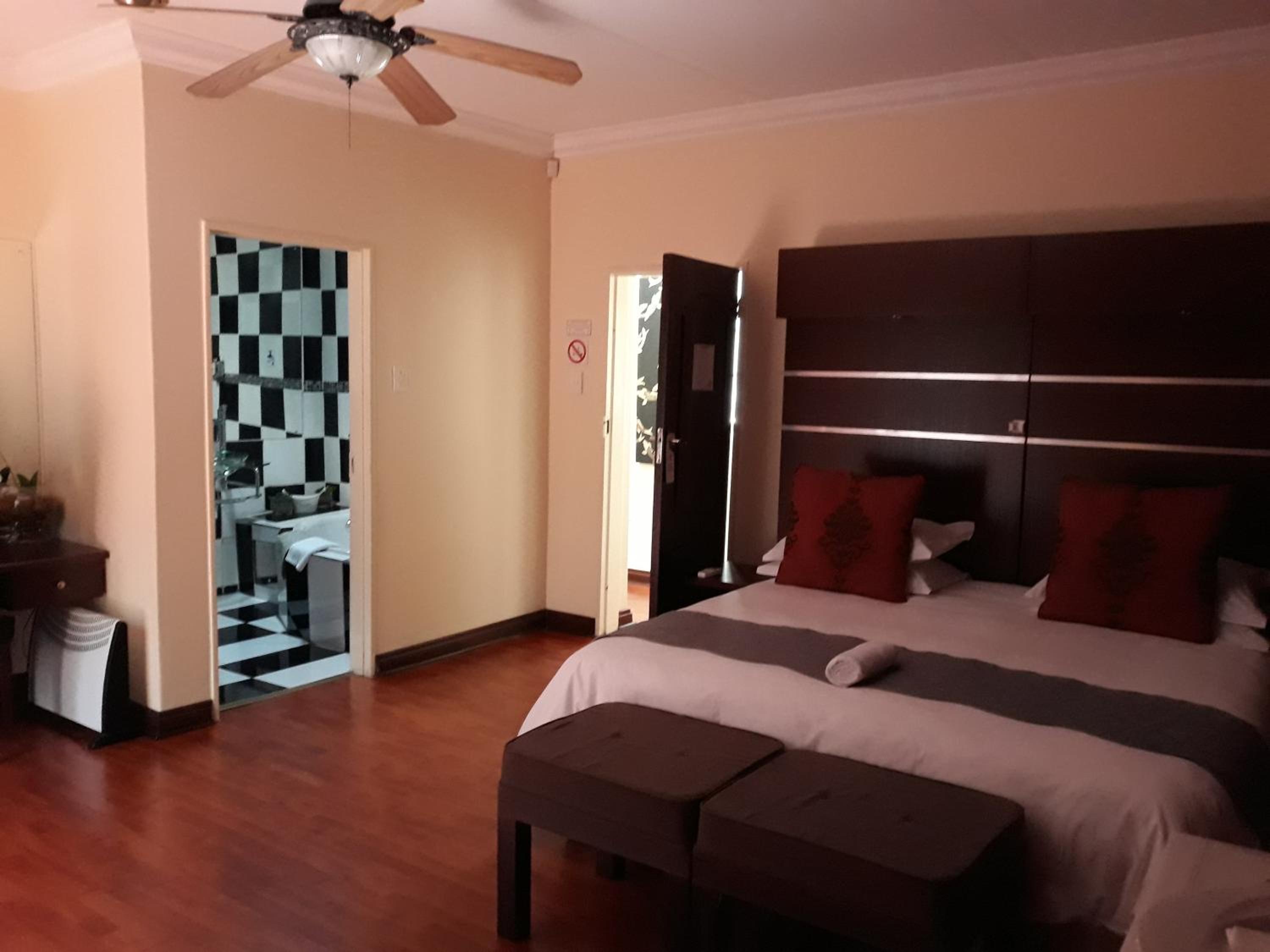 Deluxe Double or Twin Room photo 2