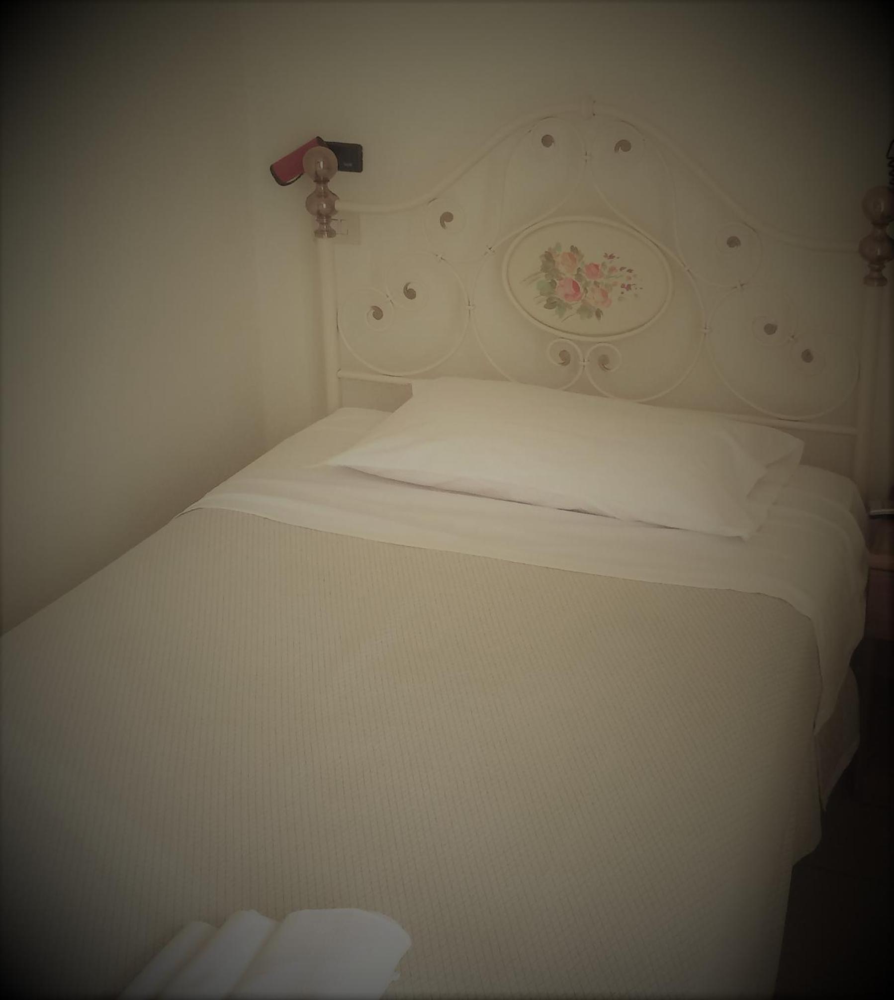 Single Room photo 3