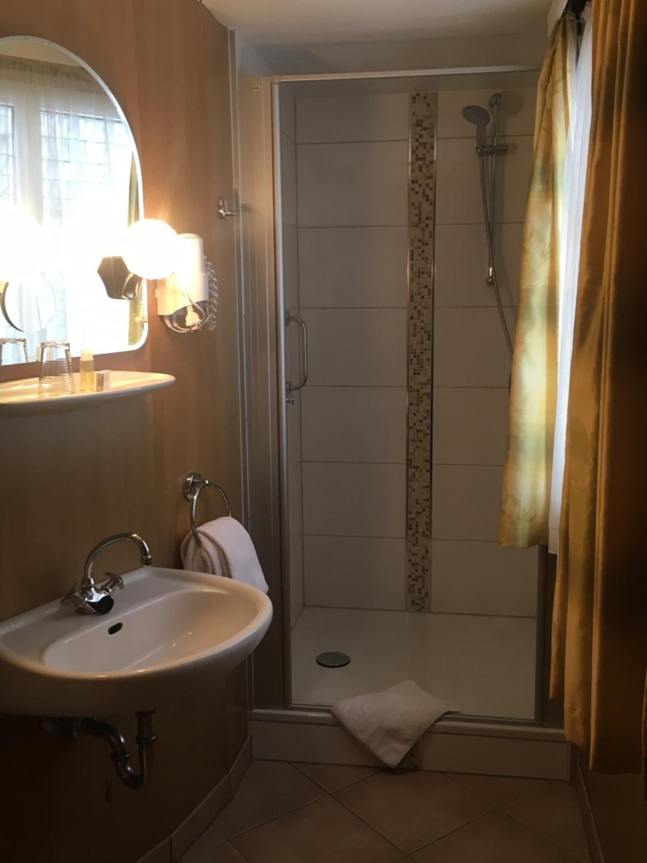 Single Room with Private Bathroom photo 2