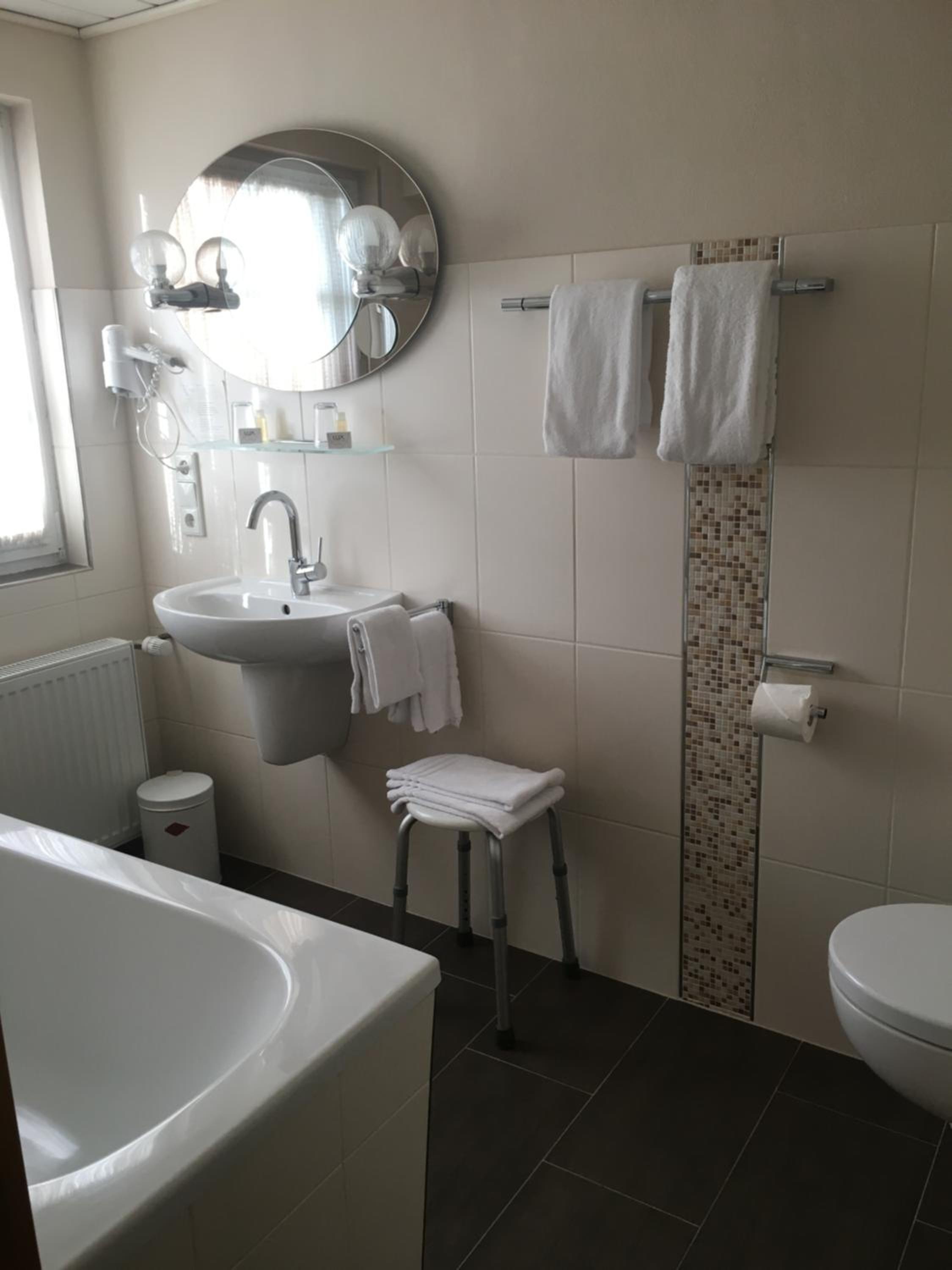Double Room with Private Bathroom - Photo 3