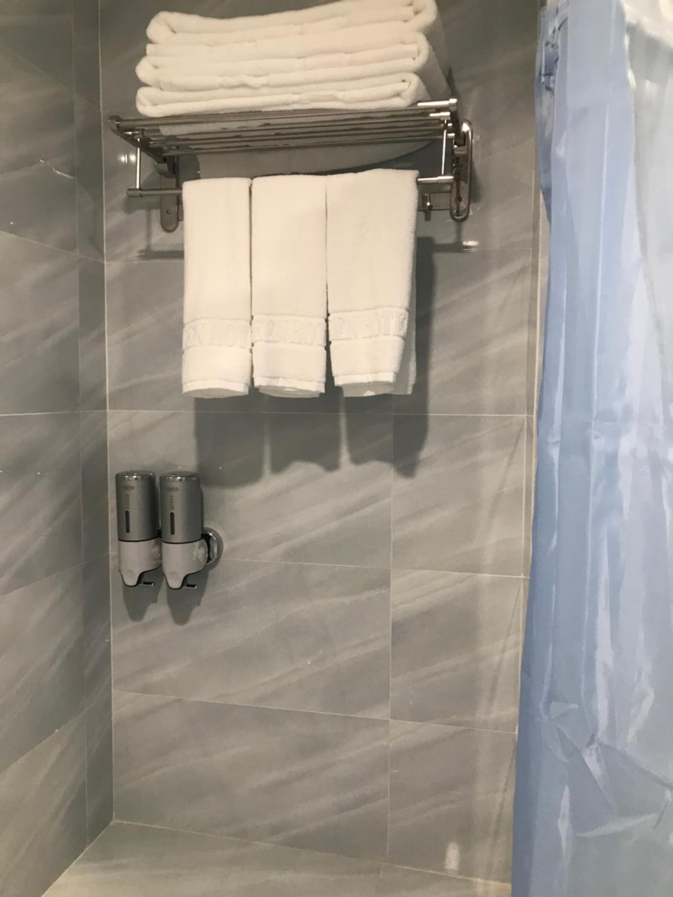 Triple Room with Bath - Photo 7