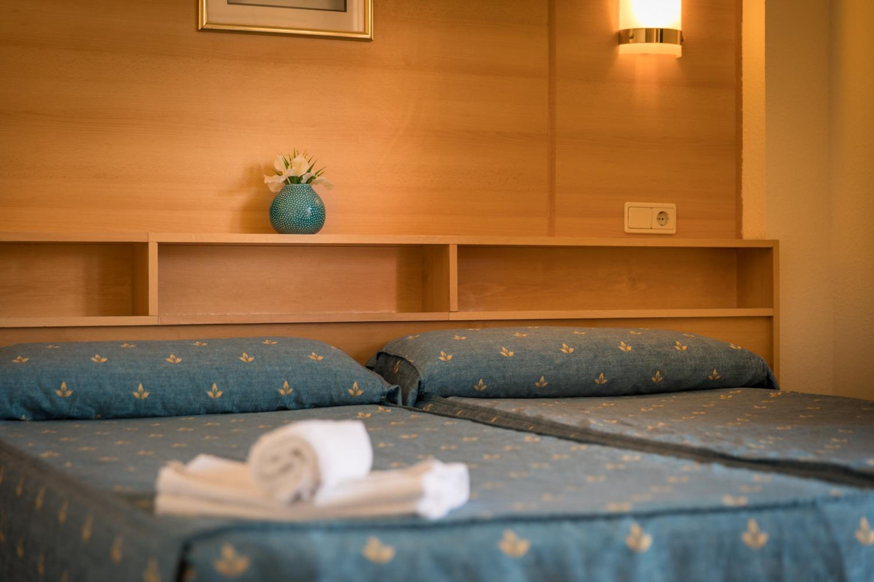 Double or Twin Room - Photo 6
