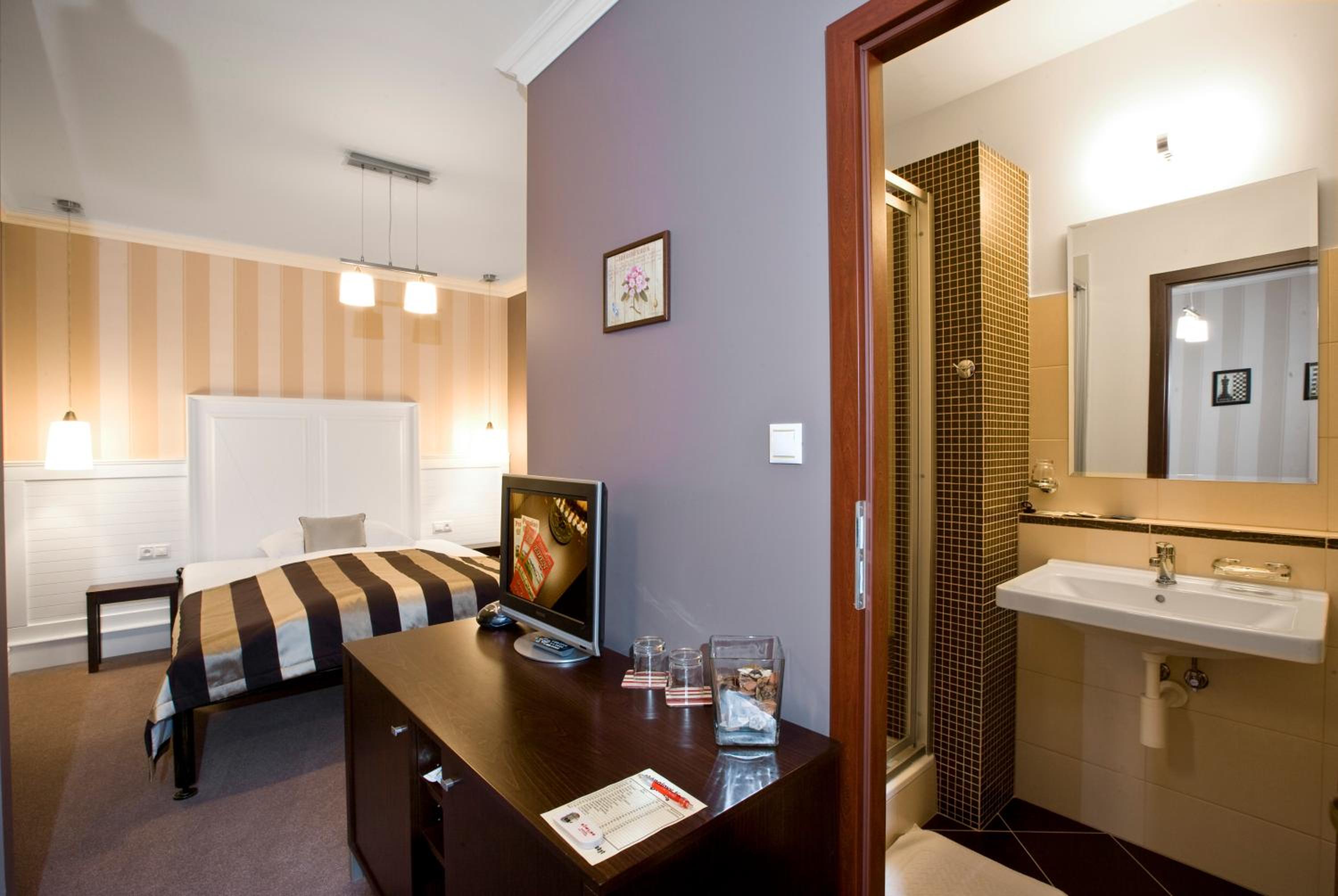 Large Double Room - Photo 18