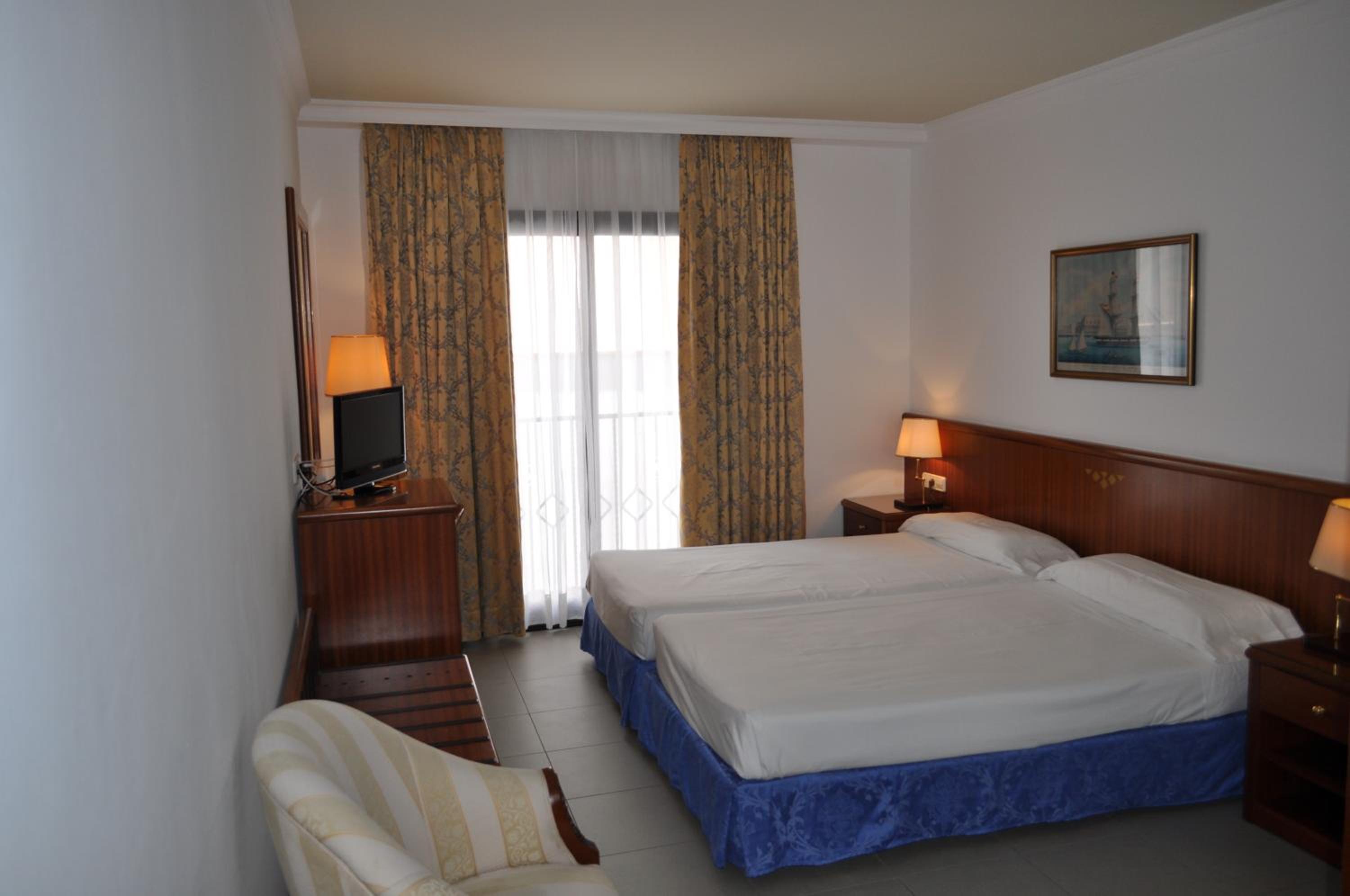 Standard Double or Twin Room with Balcony - Photo 1