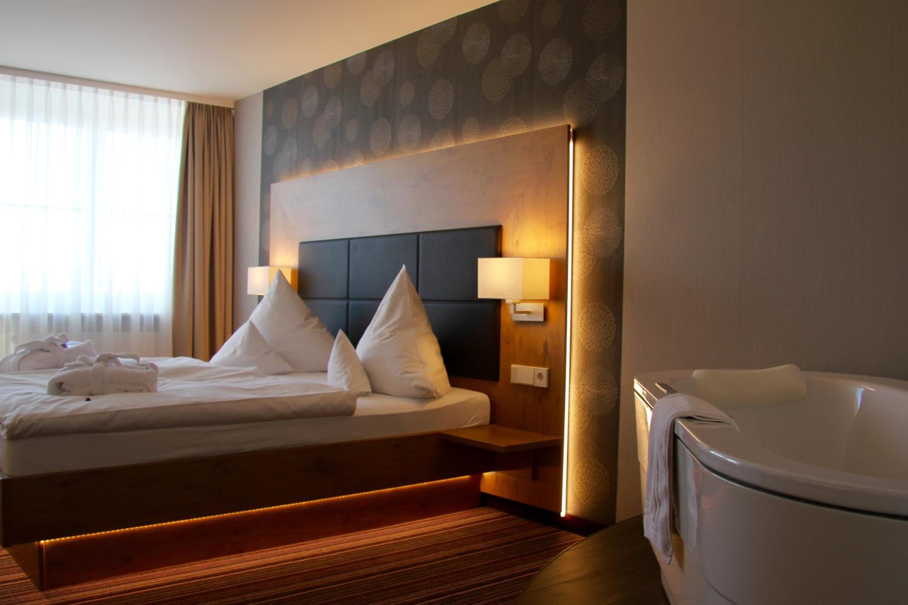 Deluxe Double Room with Balcony photo 1