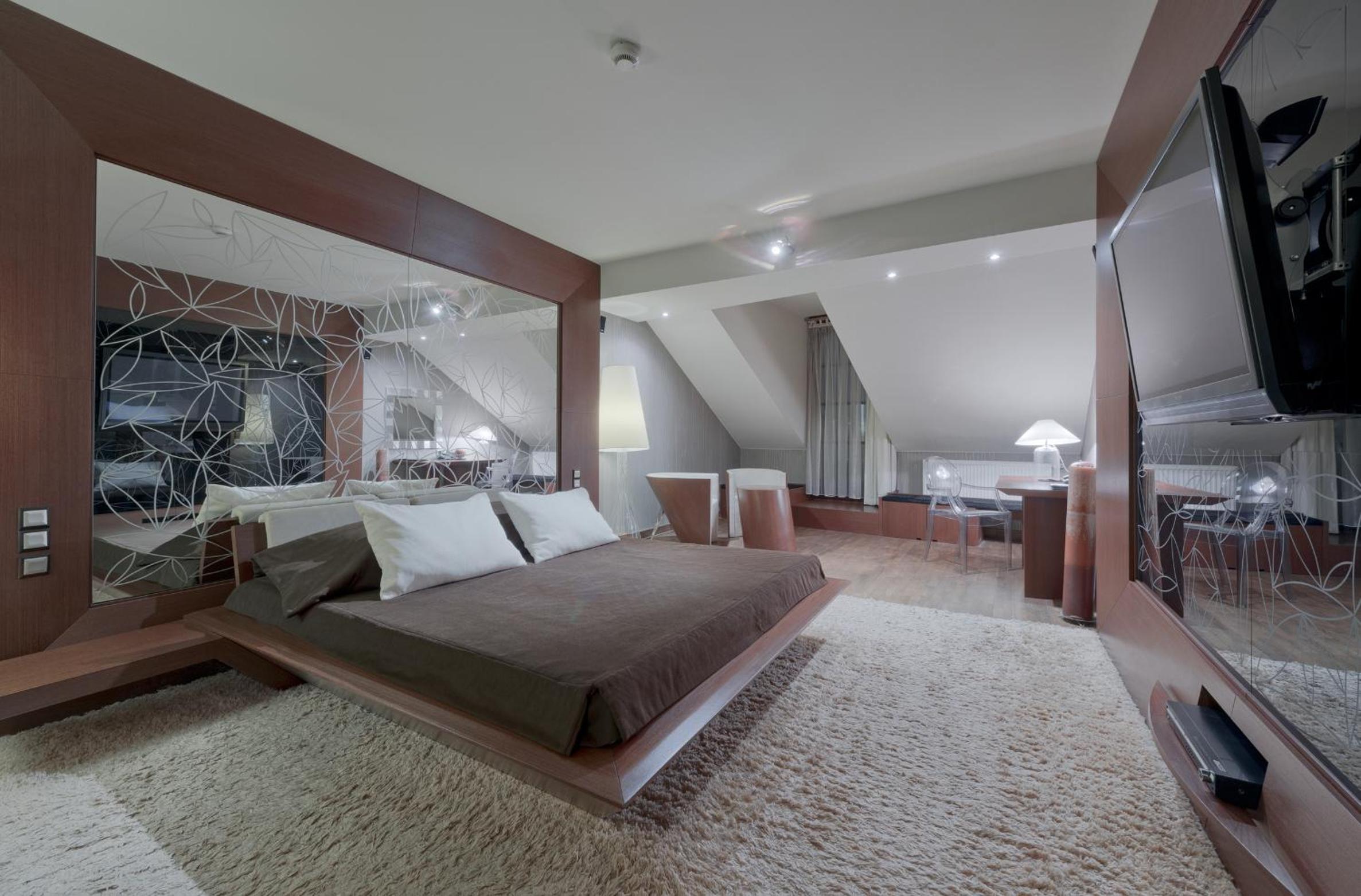 Deluxe Double Room - Photo 9