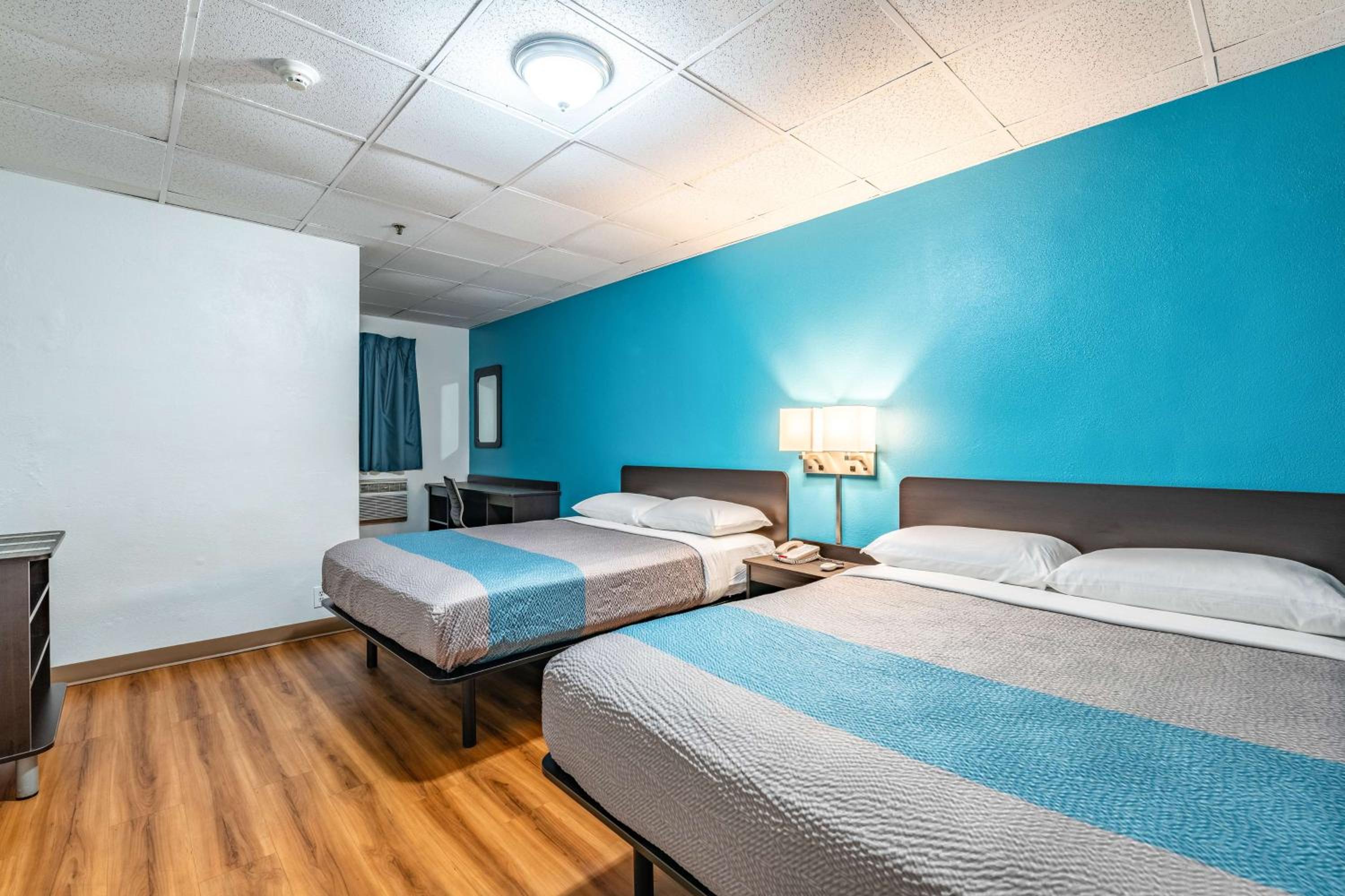 Quadruple Room - Non-Smoking - Photo 9