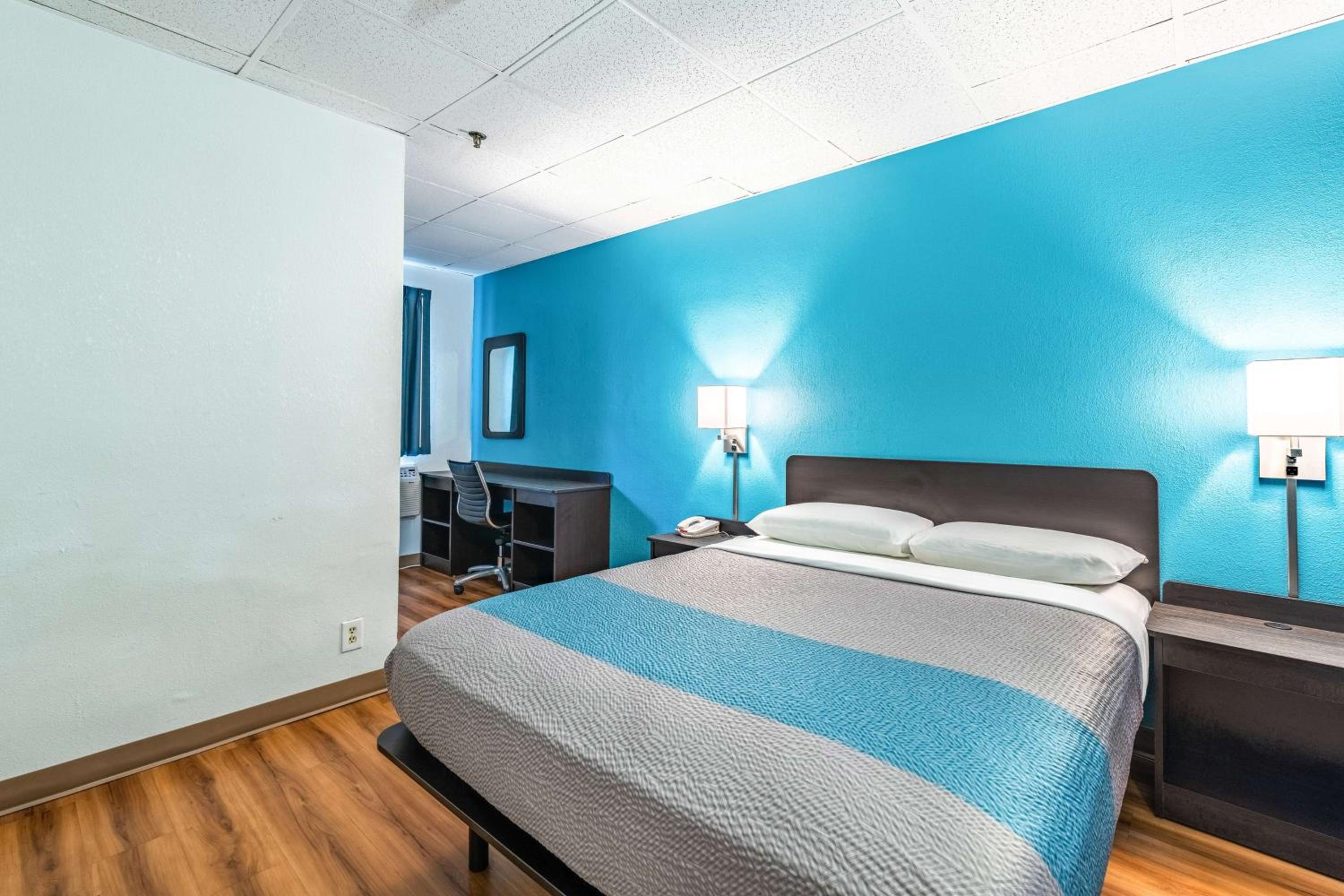 King Room - Non-Smoking - Photo 1