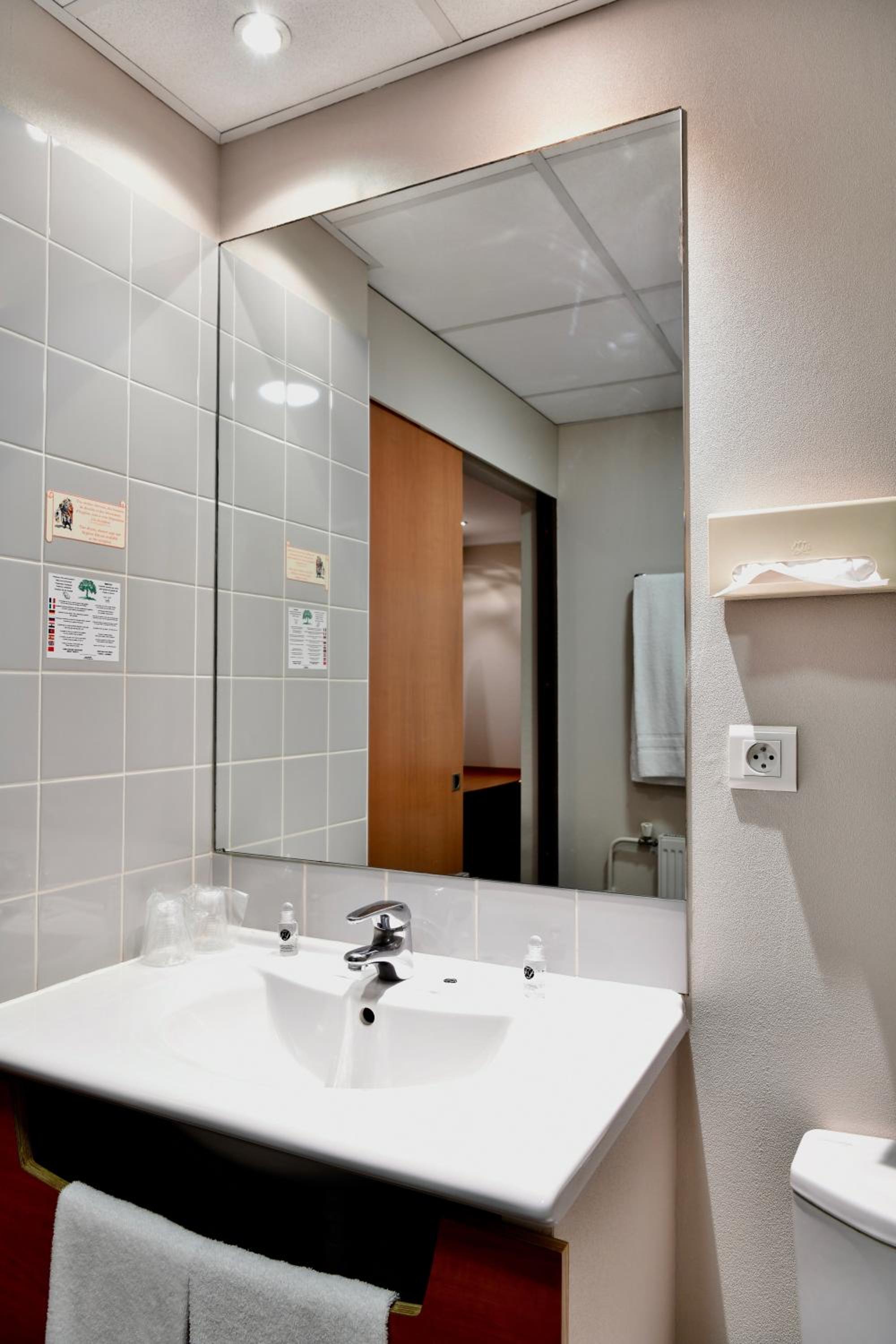 Double Room - Photo 7