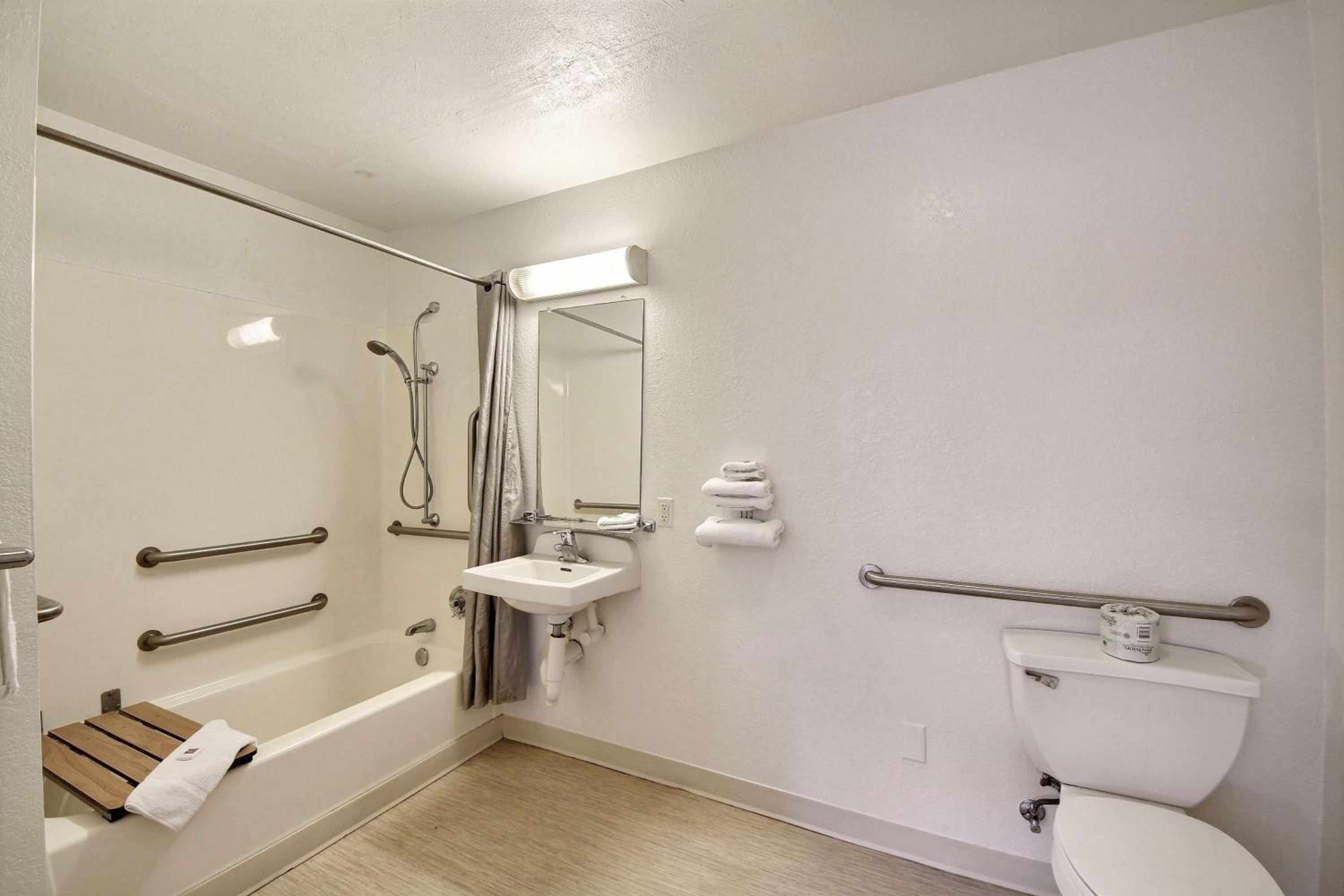 Double Room - Disability Access photo 2