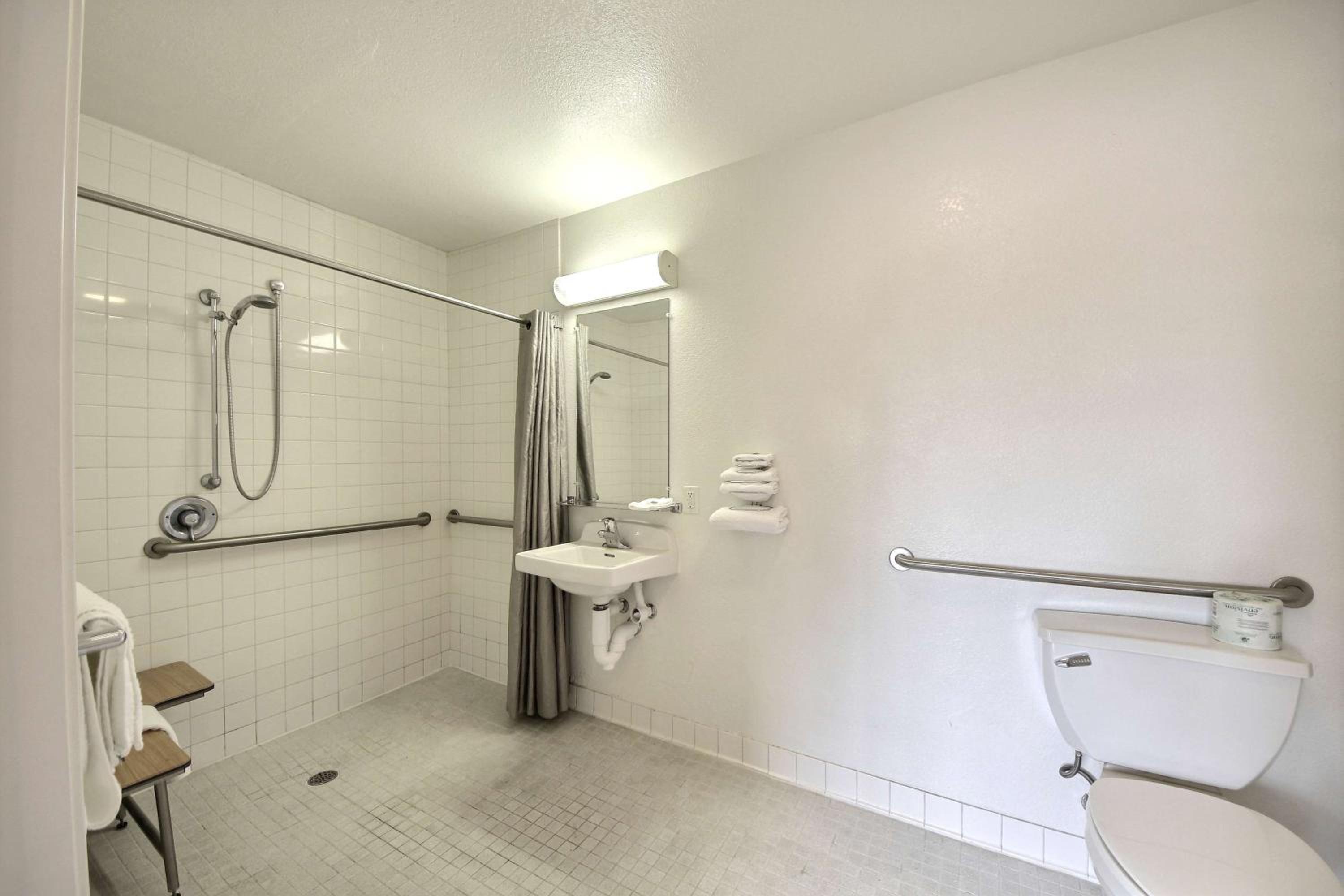 Double Room - Disability Access - Roll In Shower photo 2