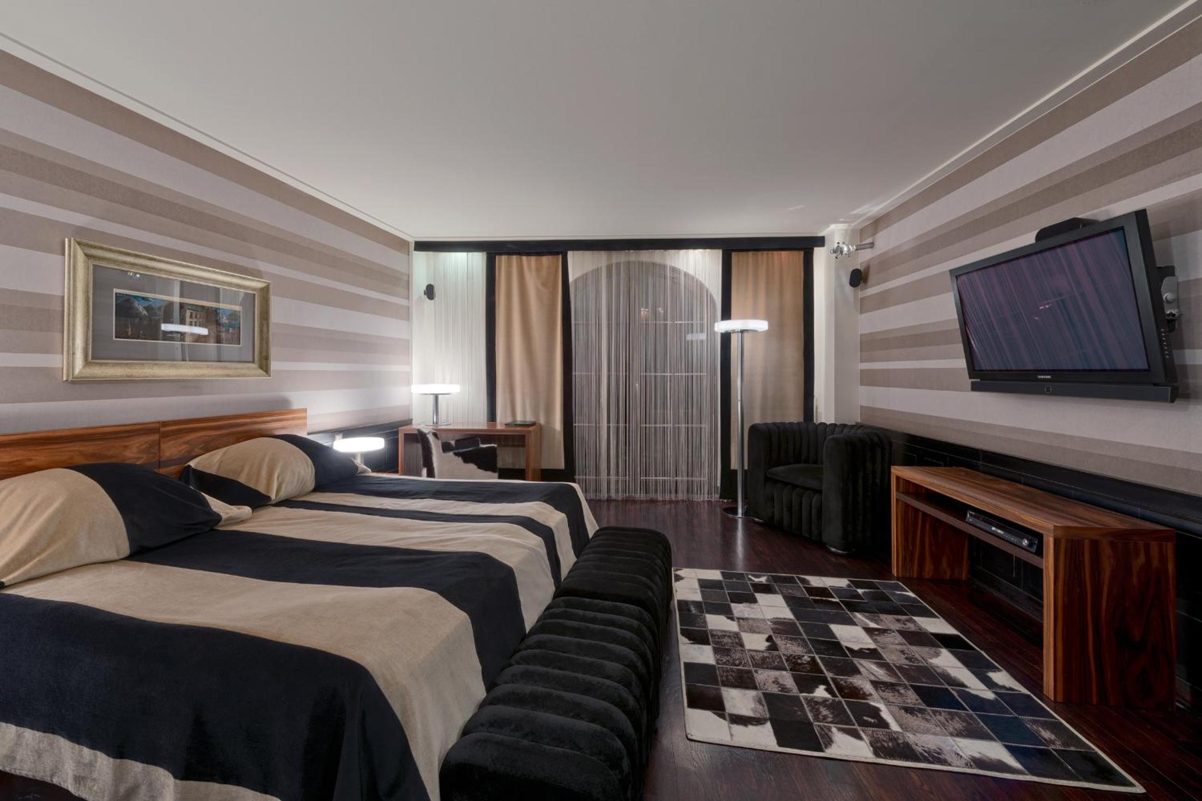 Deluxe Double Room - Photo 11