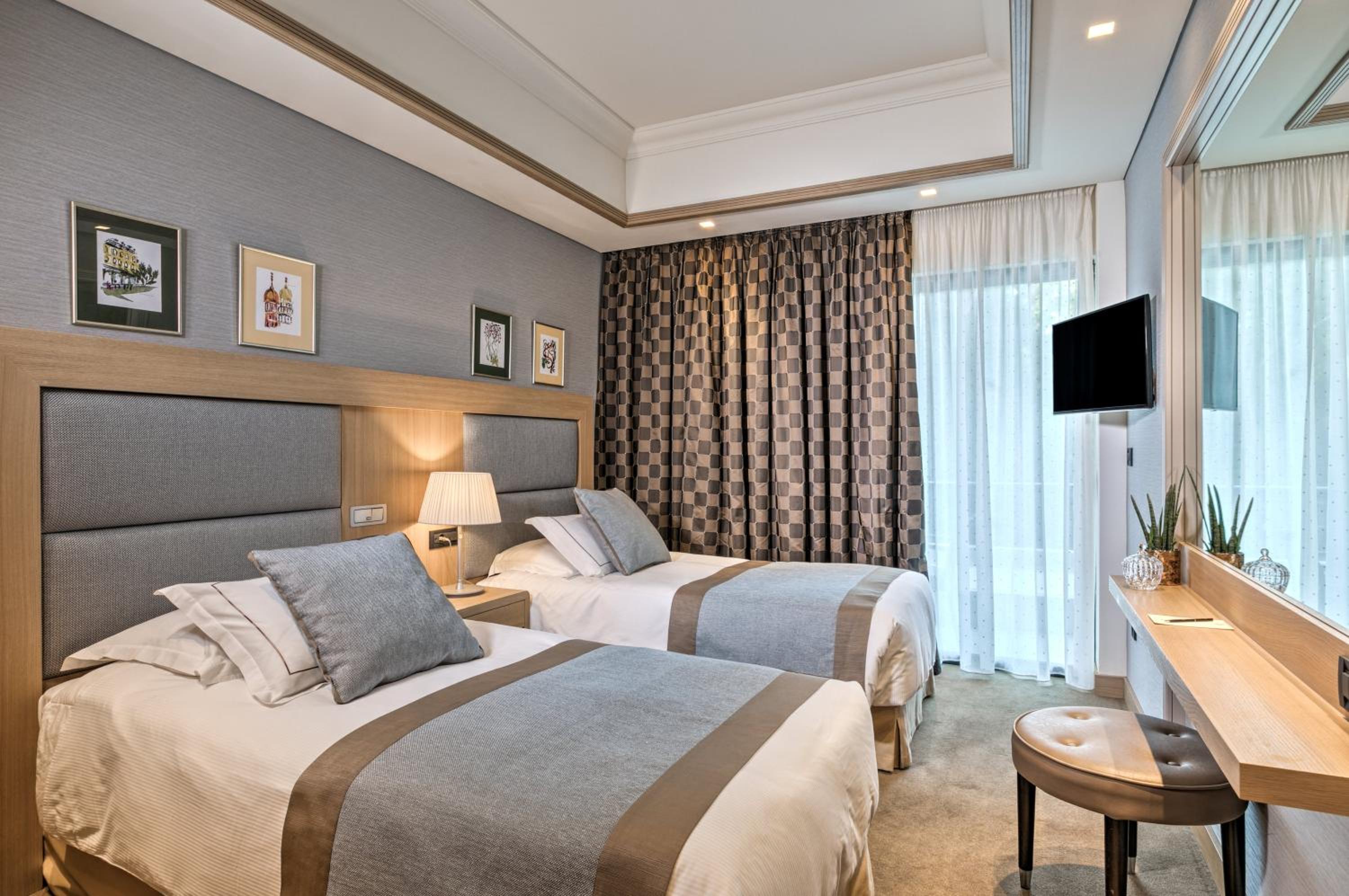 Double room with Hellenistic Walls View - Photo 4