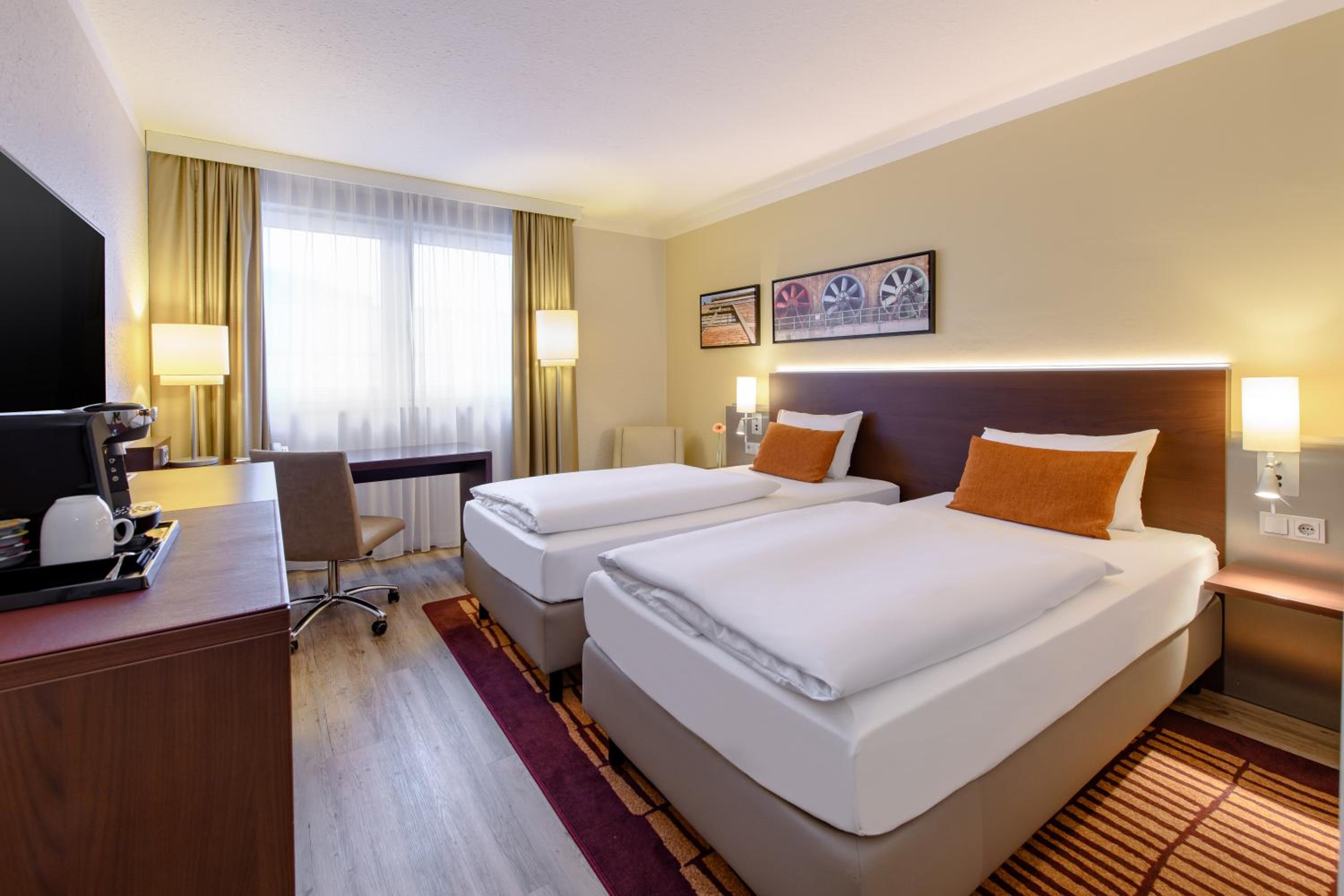 Standard Twin Room - Photo 3