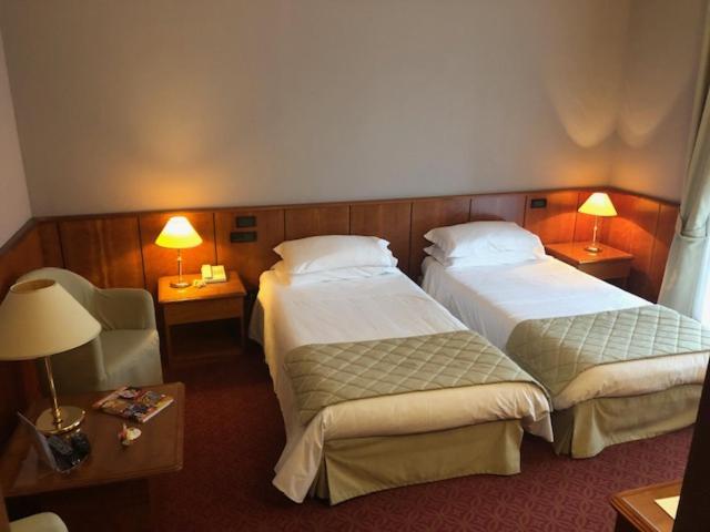 Large Double or Twin Room - Photo 1