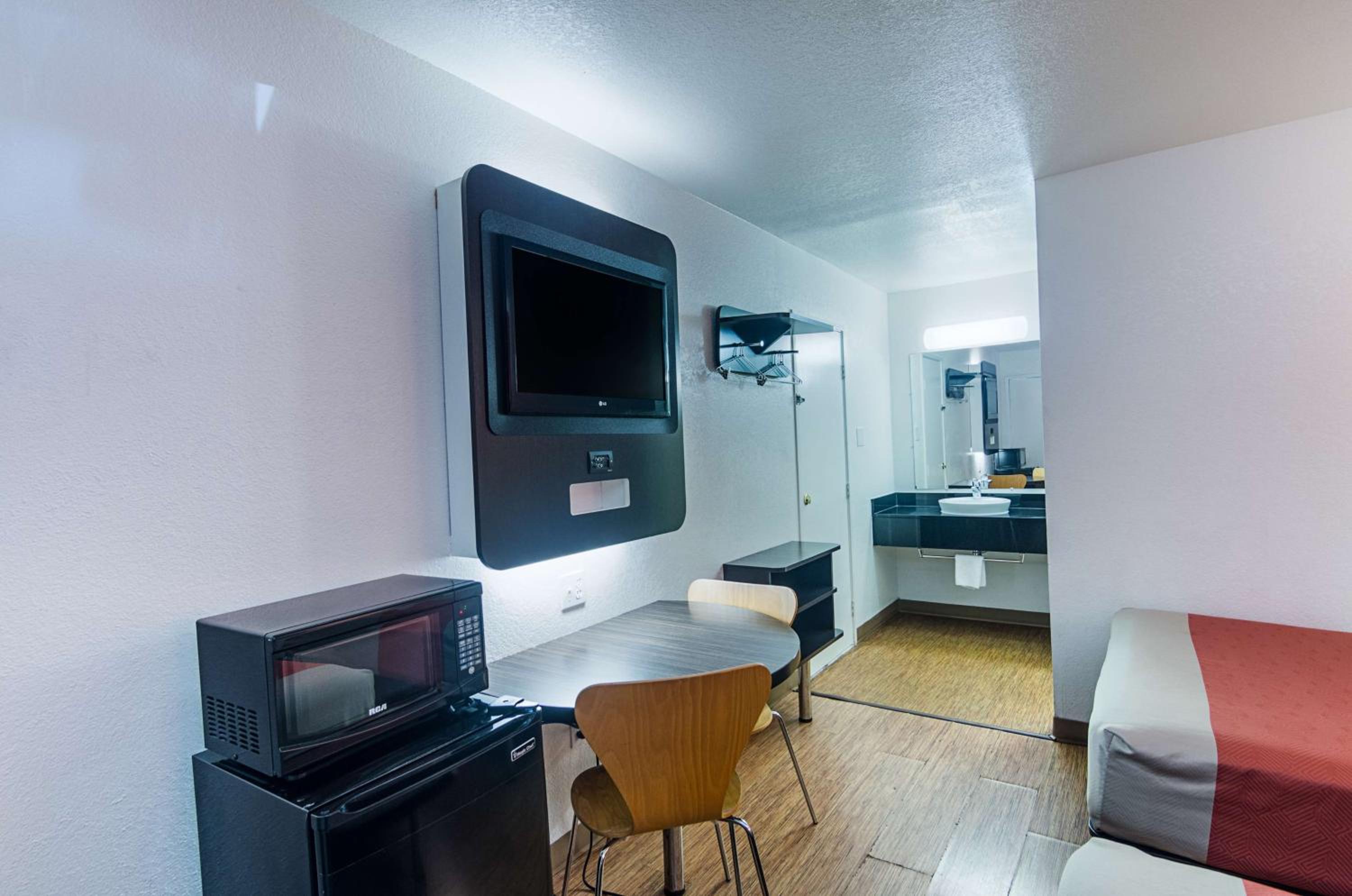 Quadruple Room - Non-Smoking photo 1