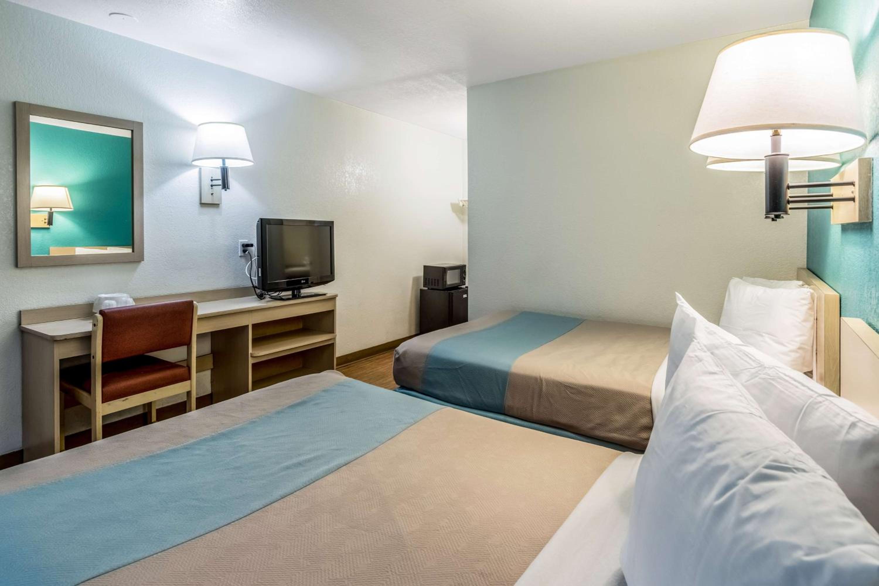 Quadruple Room - Non-Smoking photo 3