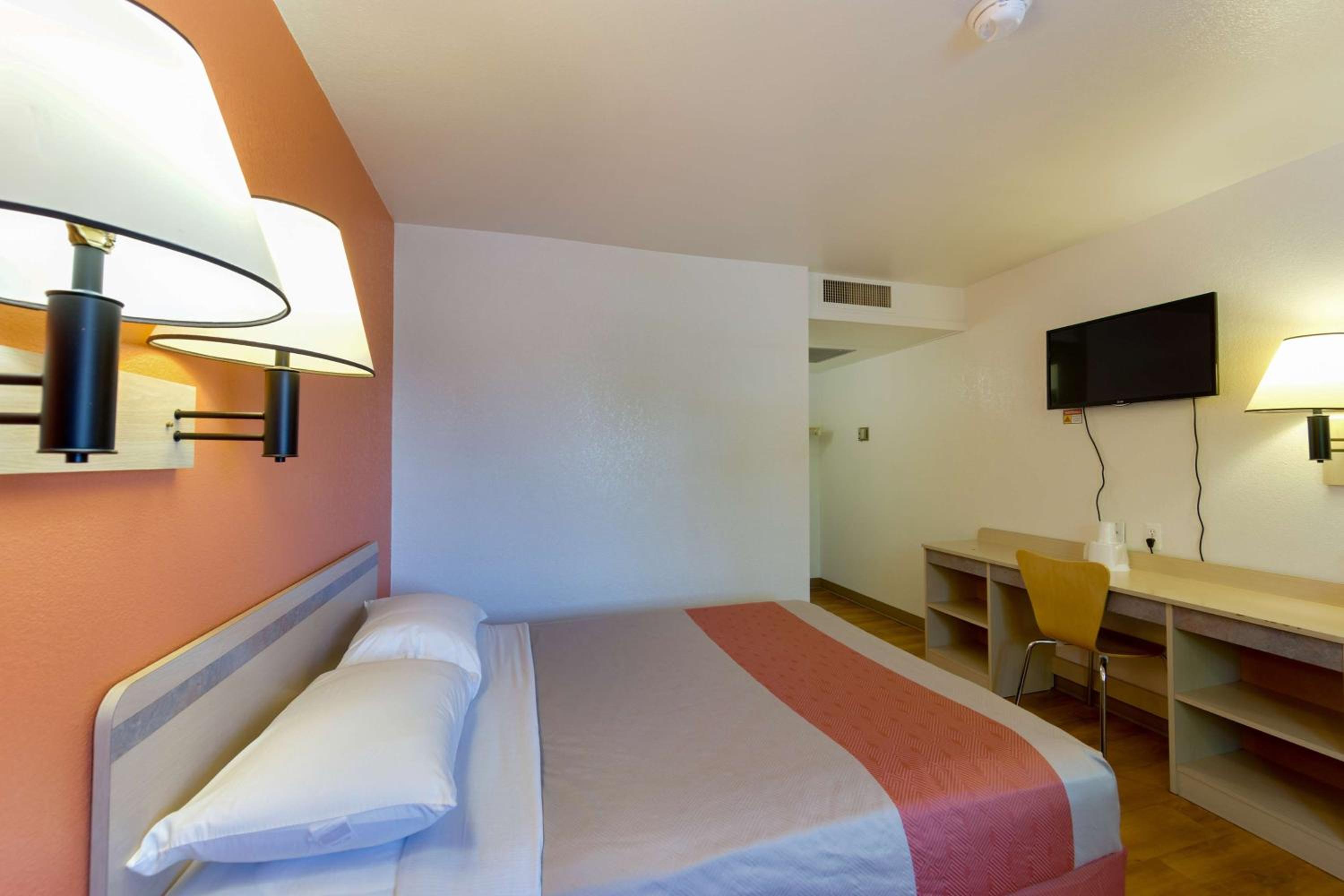 Deluxe Queen Room photo 2