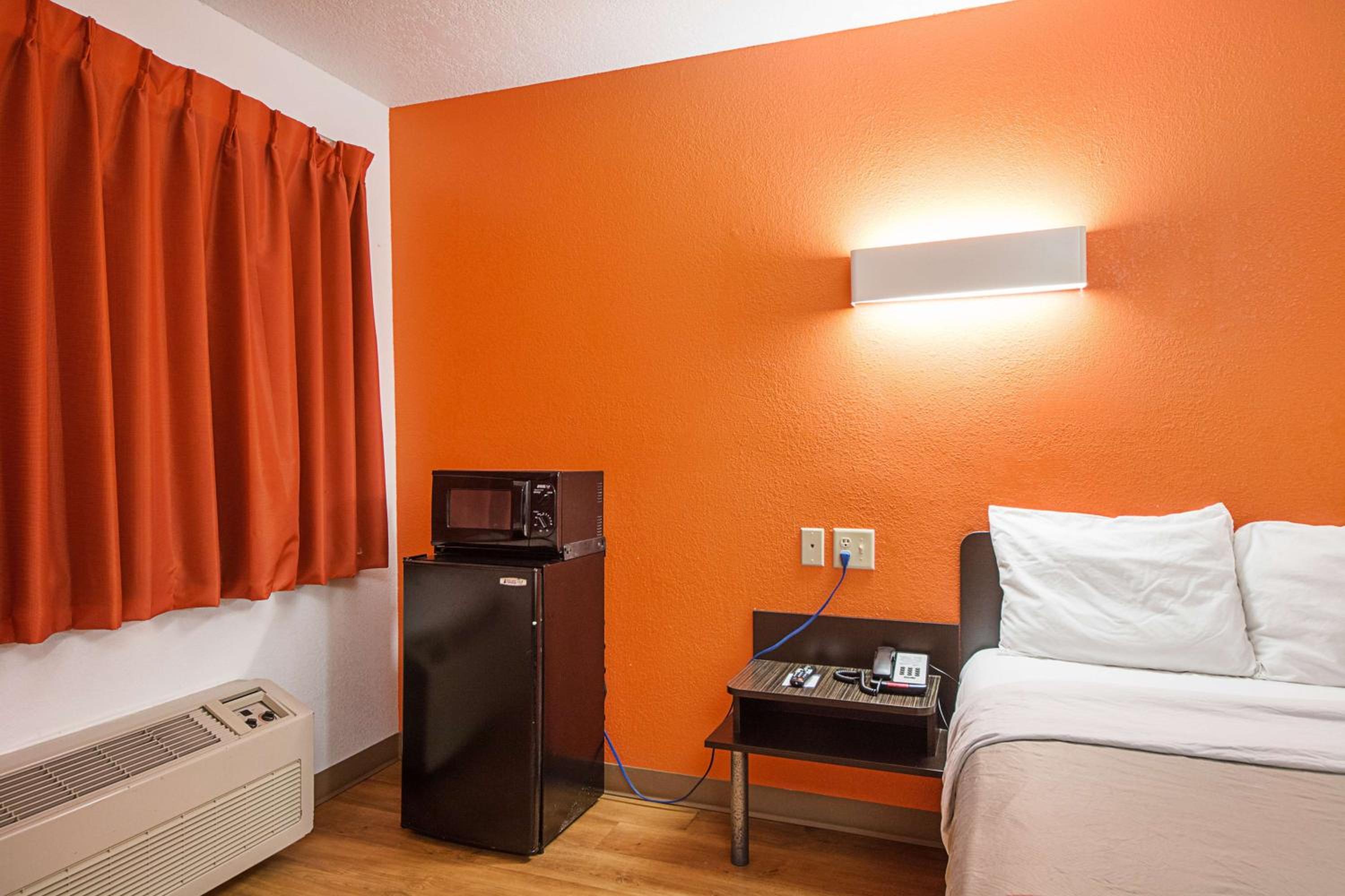Deluxe King Room - Smoking - Photo 4