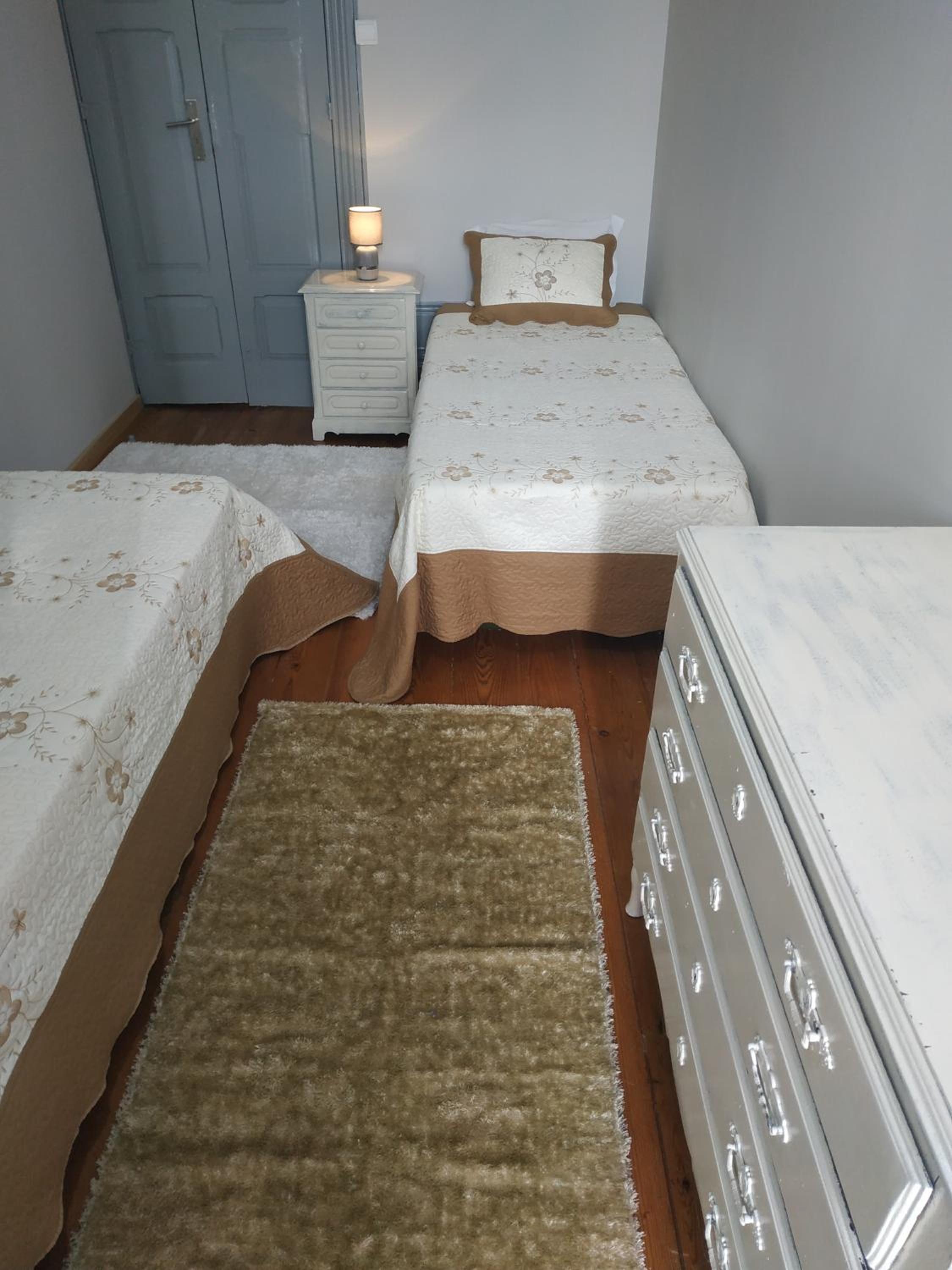 Standard Twin Room with Garden View - Photo 8