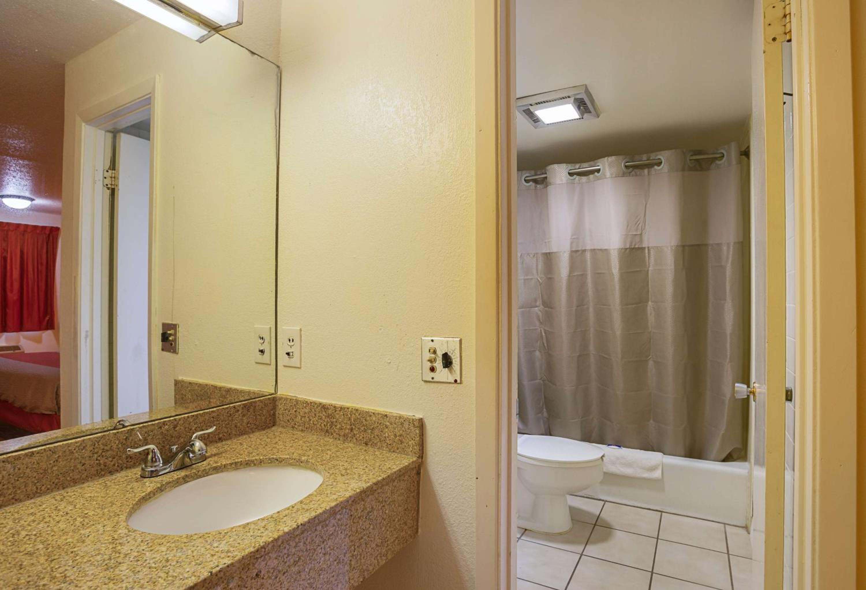 Deluxe Quadruple Room - Non-Smoking photo 2