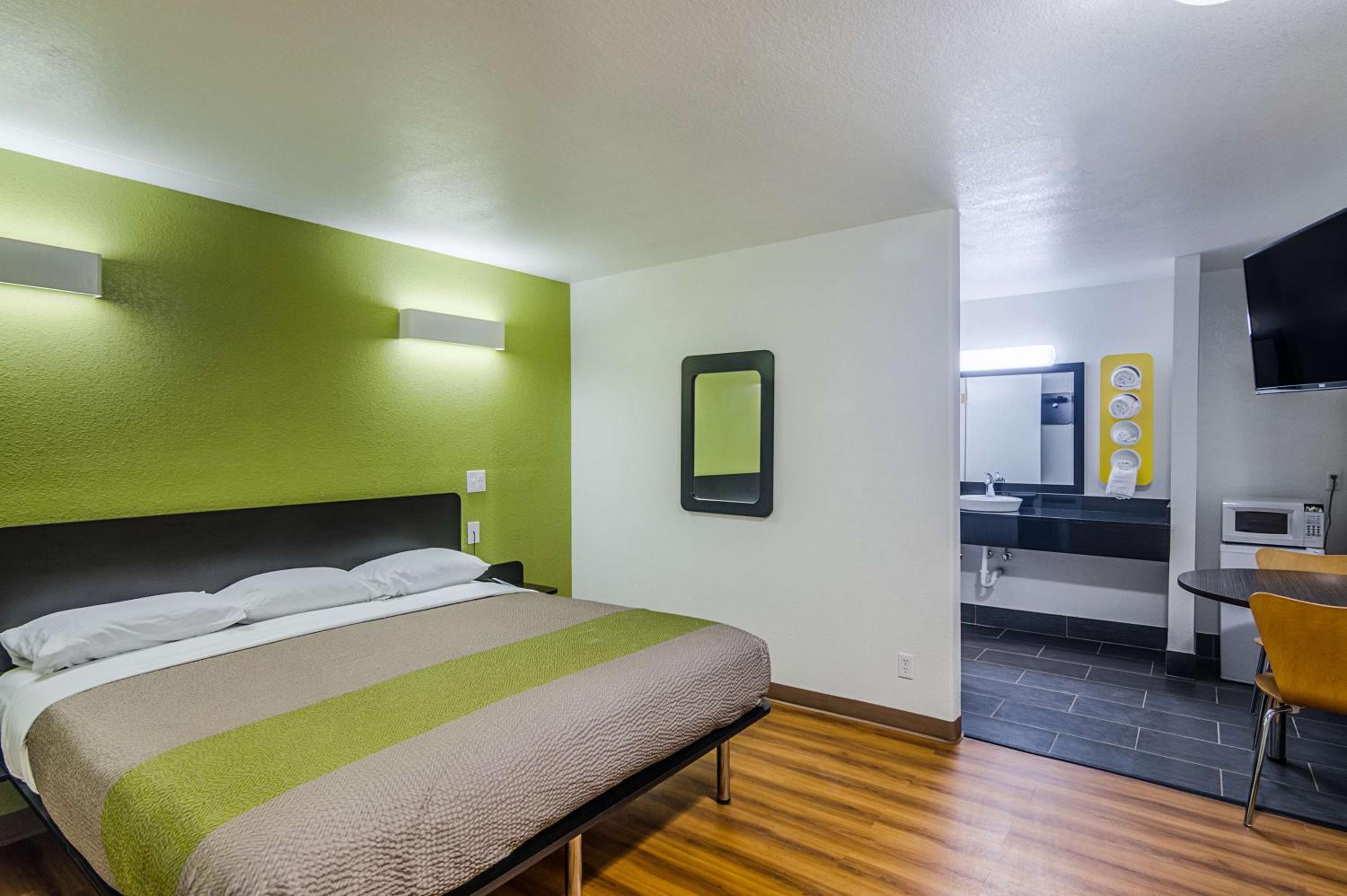 Deluxe King Room - Non-Smoking photo 1