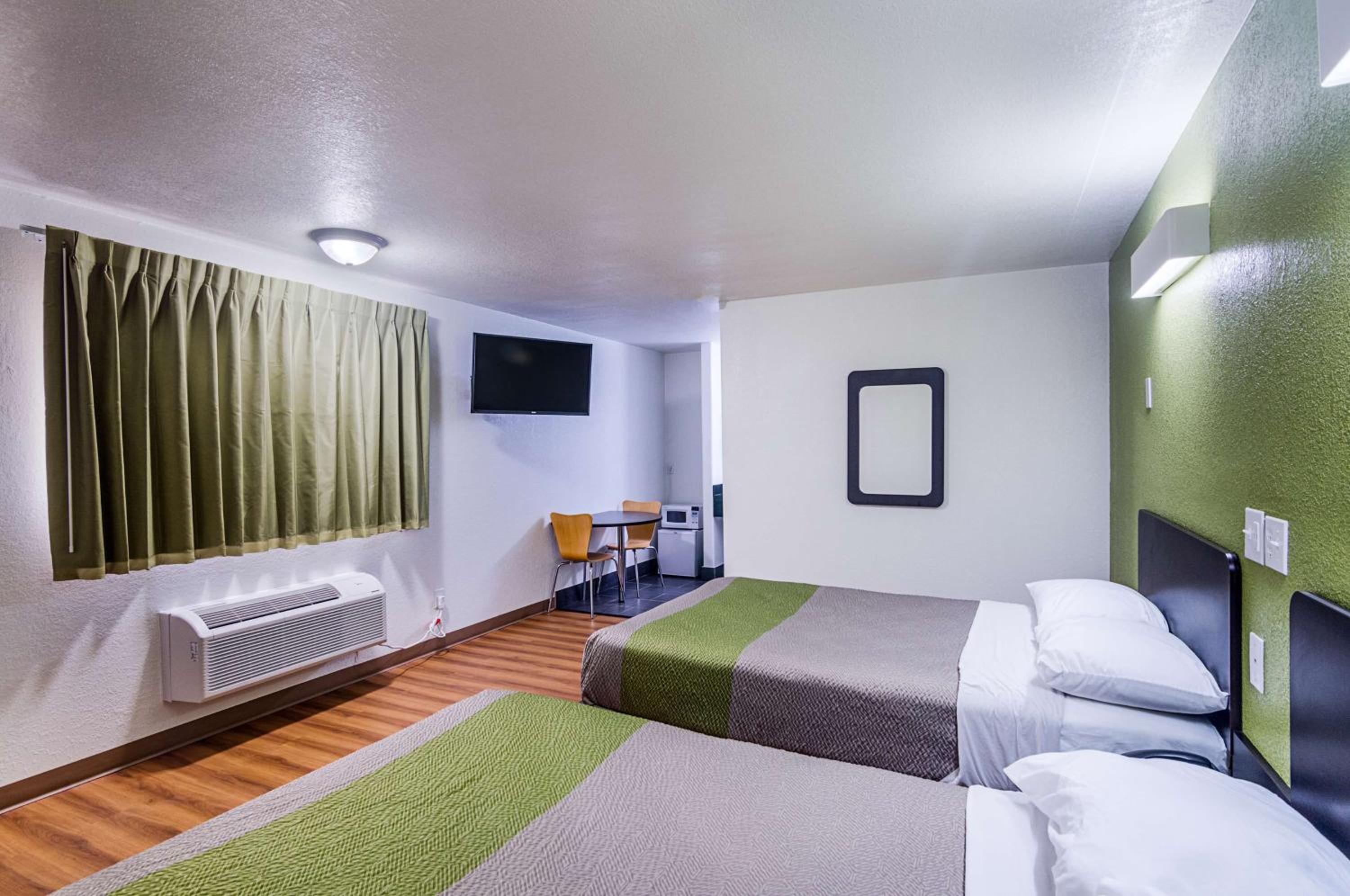 Deluxe Quadruple Room - Smoking photo 1